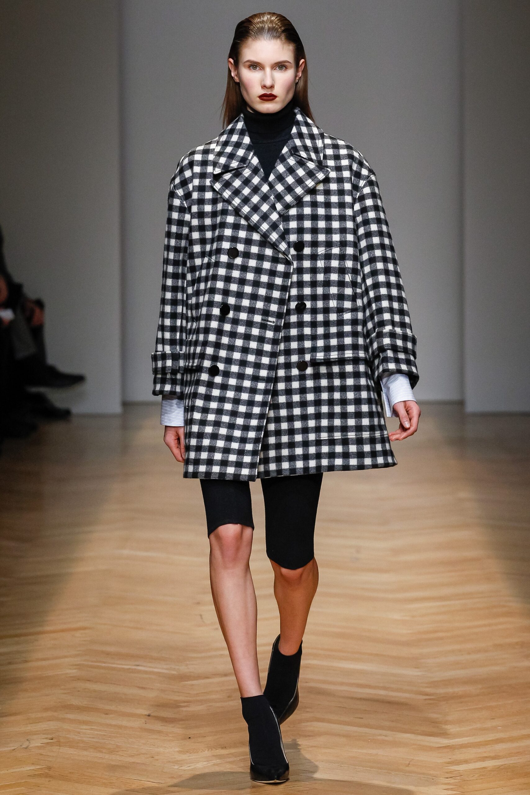 black wool long-sleeve collared oversized checked coat