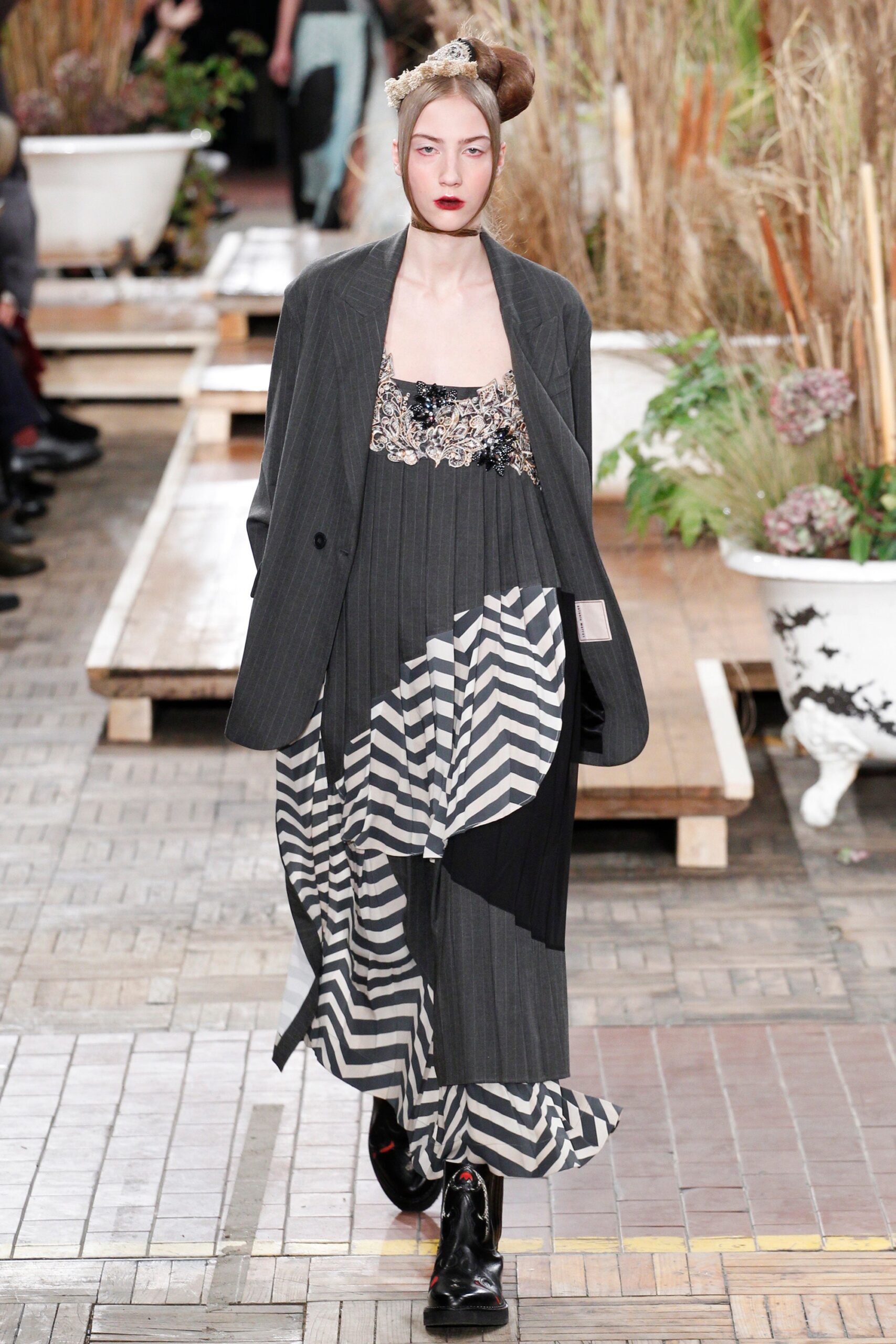 black wool long-sleeve collared structured buttoned jacket