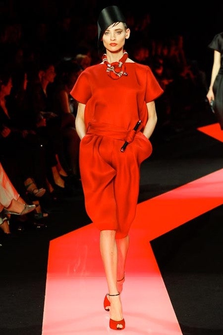red short-sleeve collared relaxed pleated short dress