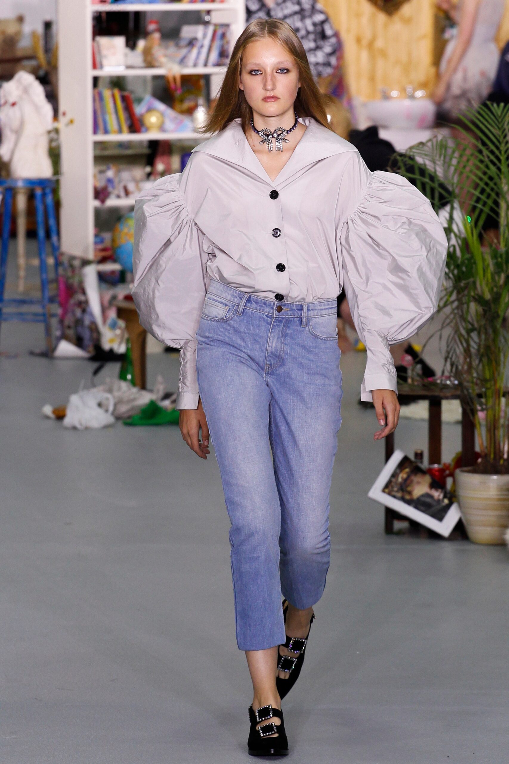 gray pleated shirt with denim pants