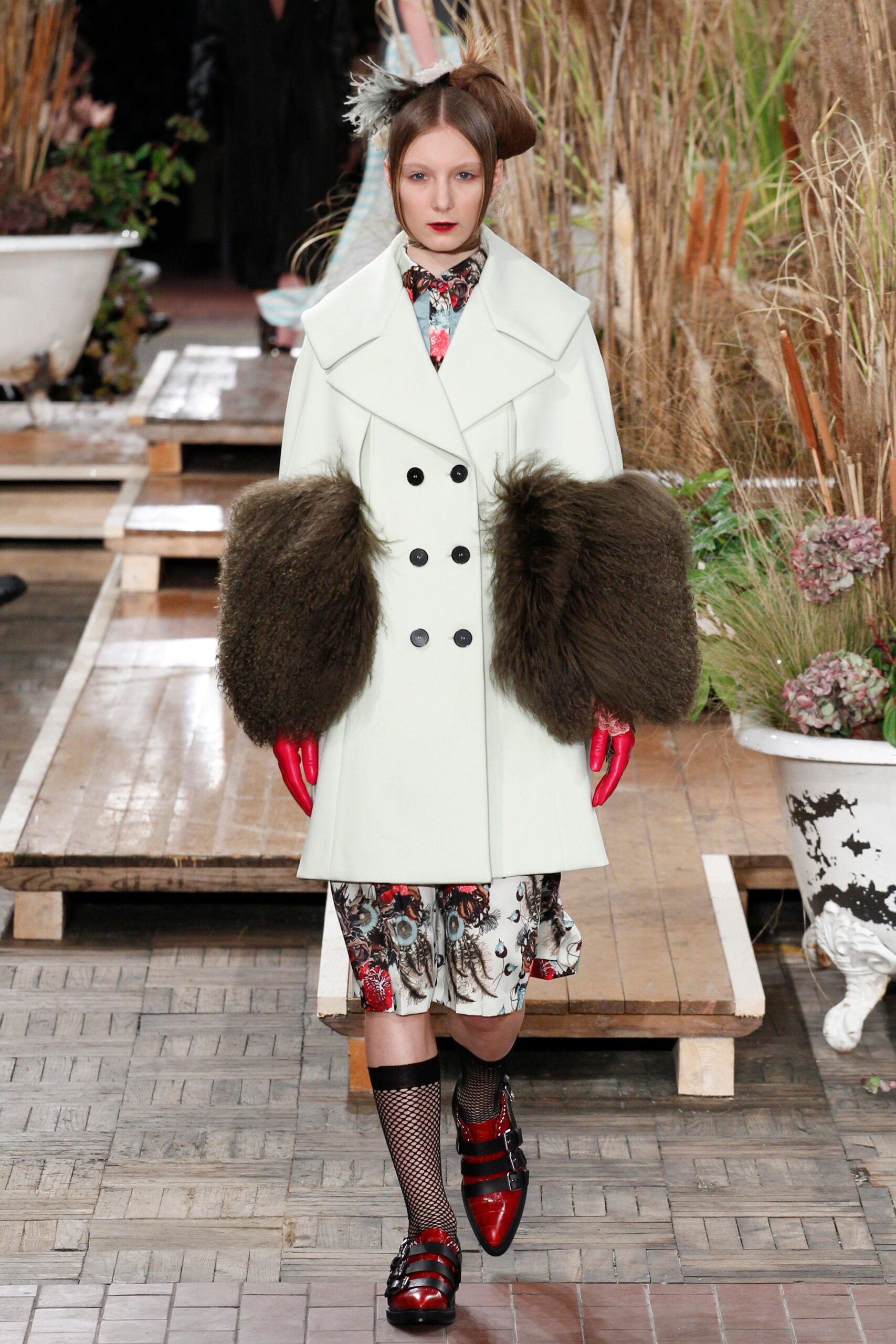white wool long-sleeve collared fitted layered coat
