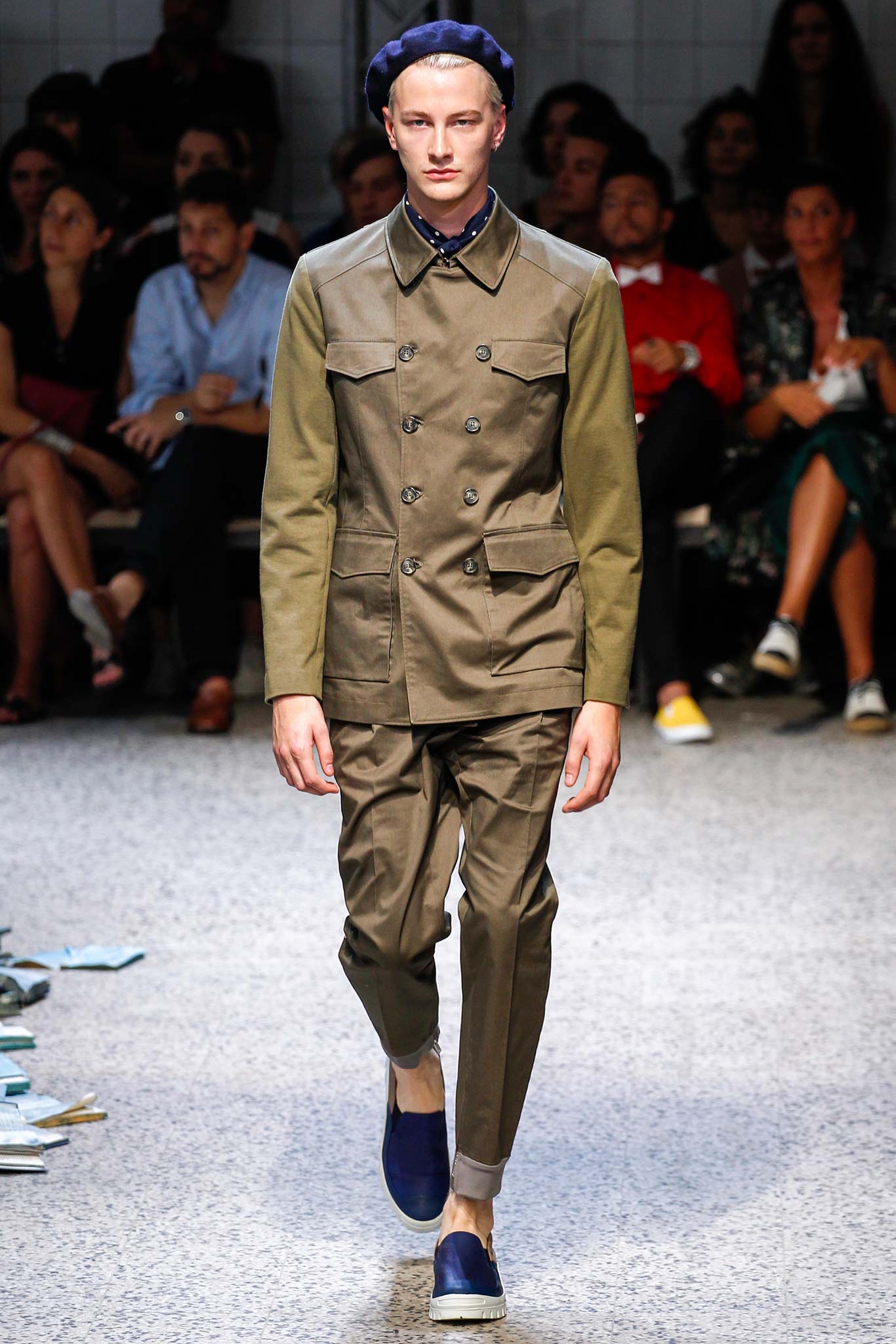green cotton long-sleeve collared tailored buttoned jacket