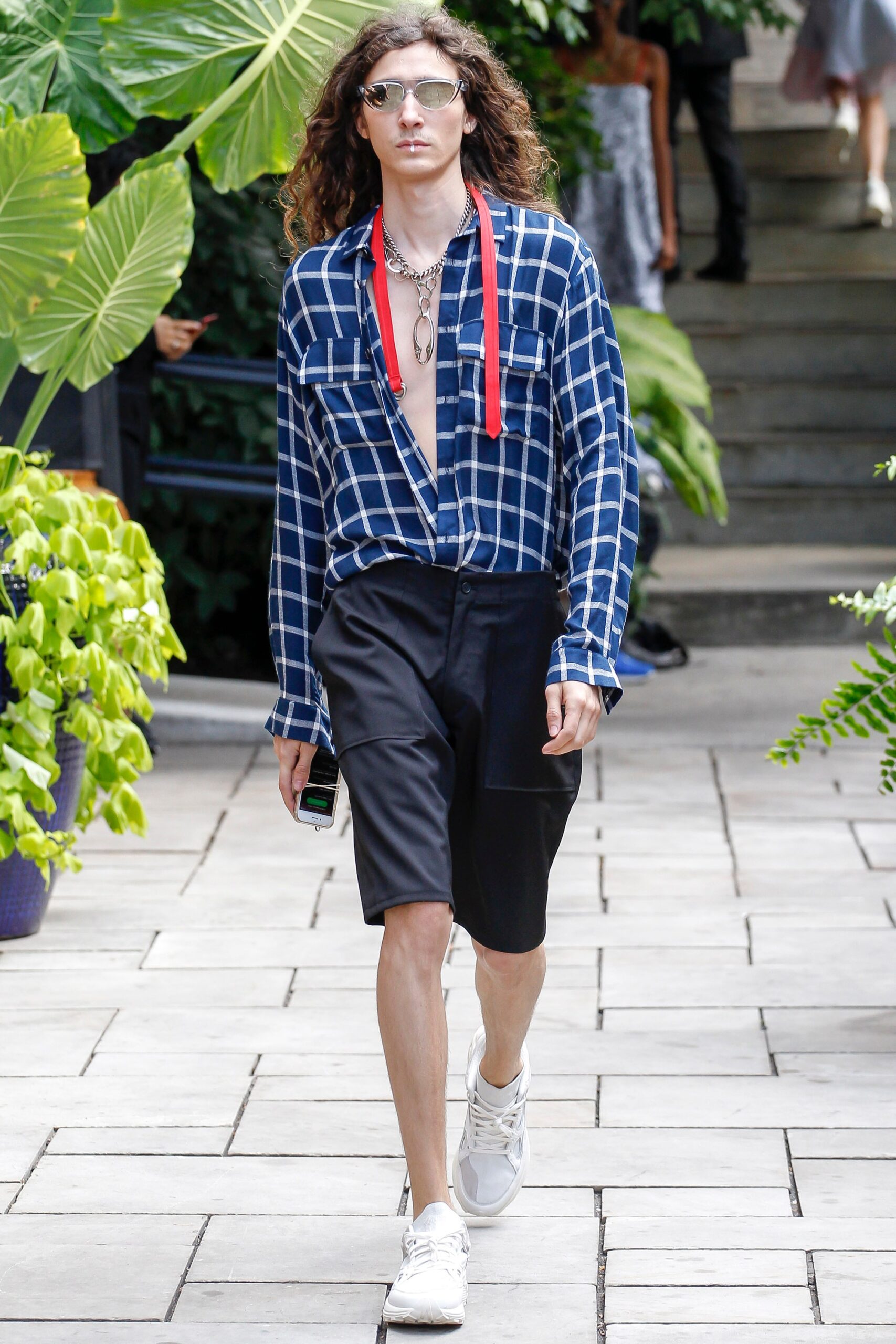 blue cotton long-sleeve collared relaxed checked shirt