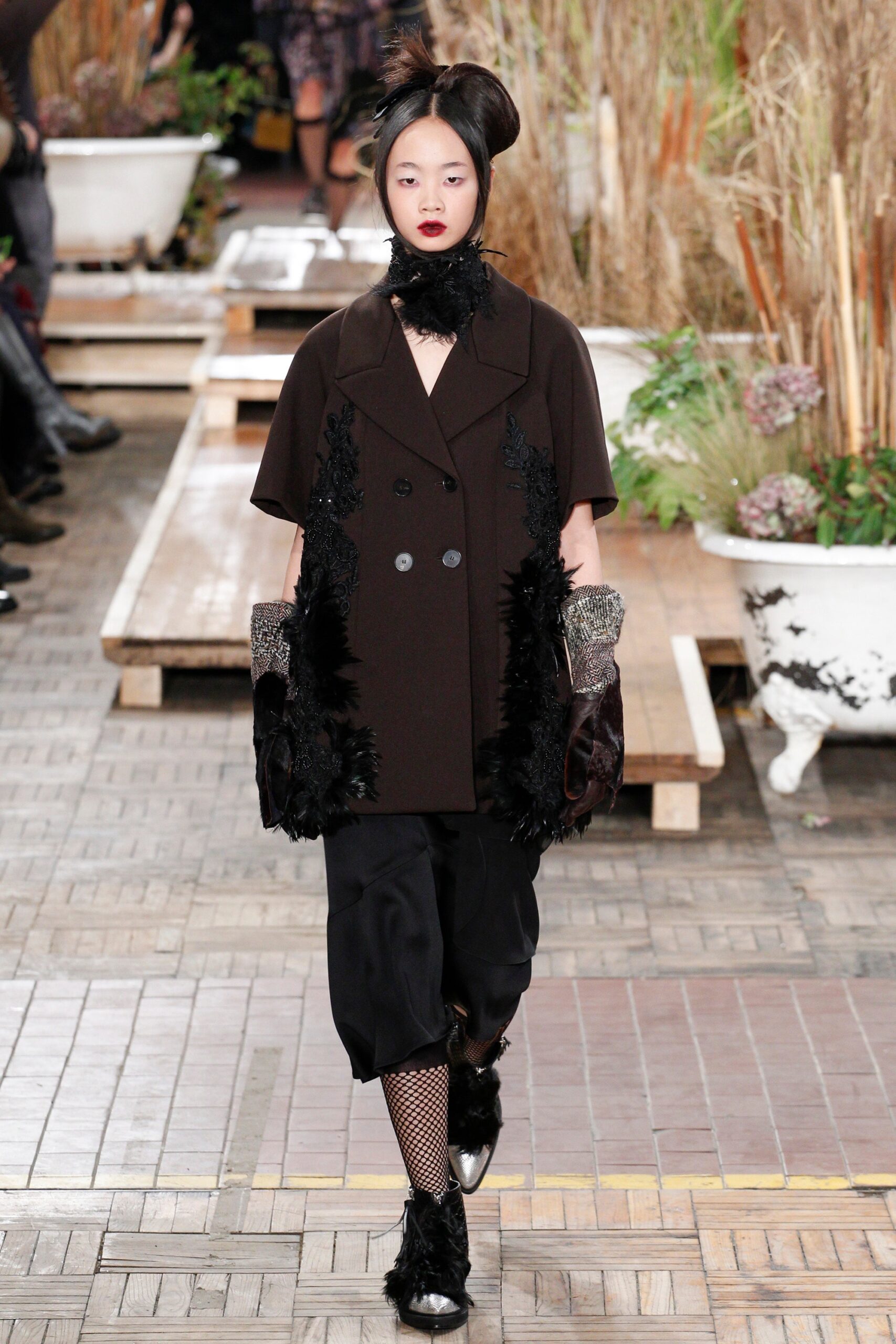 black wool short-sleeve double-breasted relaxed fringed coat