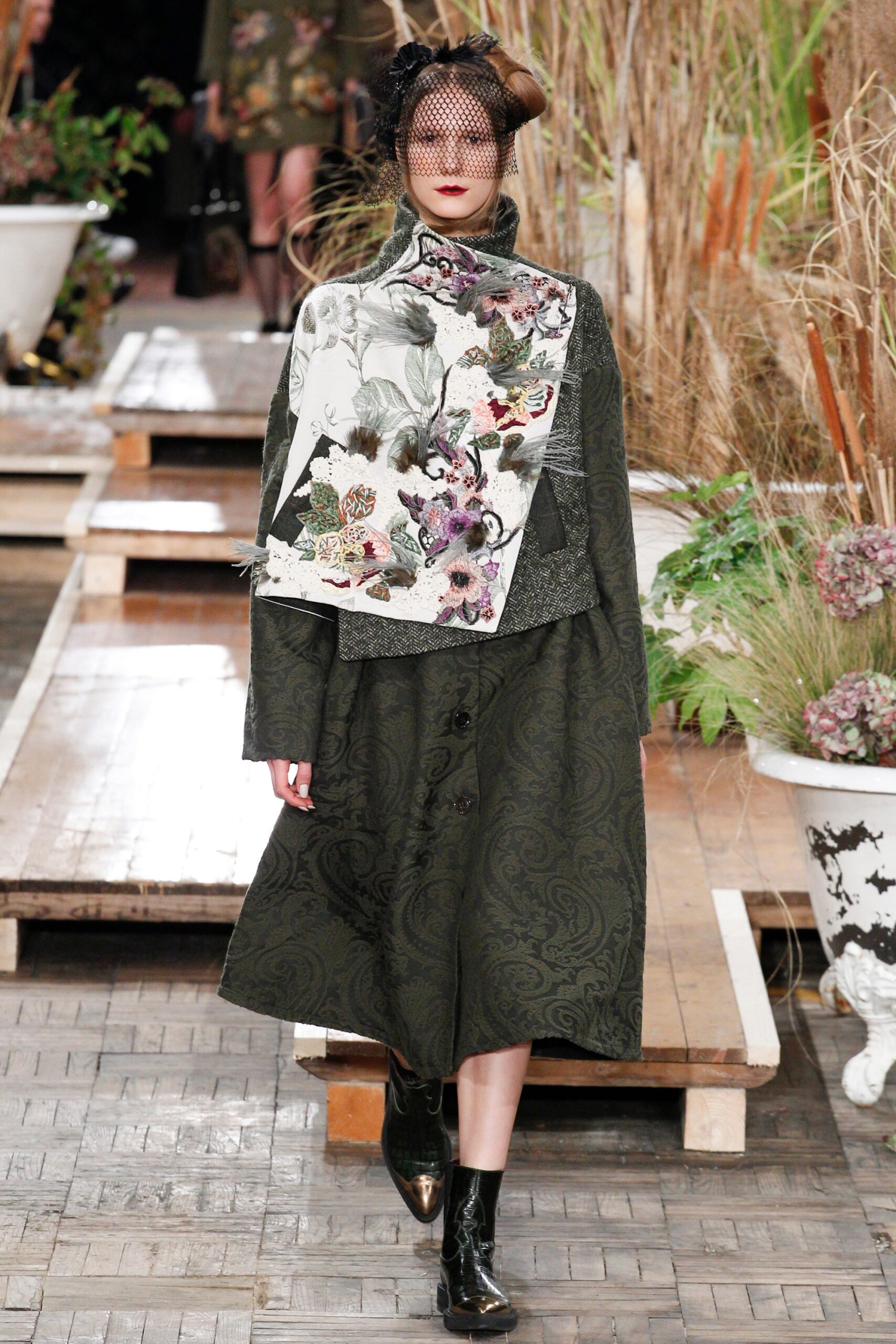 green cotton long-sleeve collared relaxed printed buttoned coat