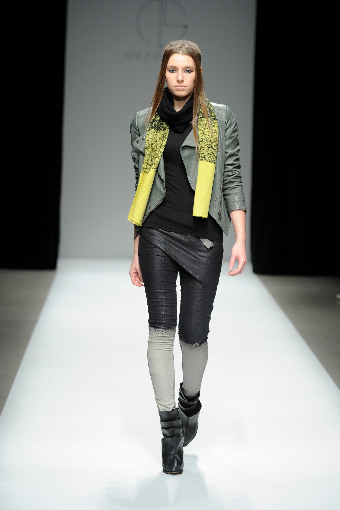 gray leather long-sleeve collared fitted zippered jacket