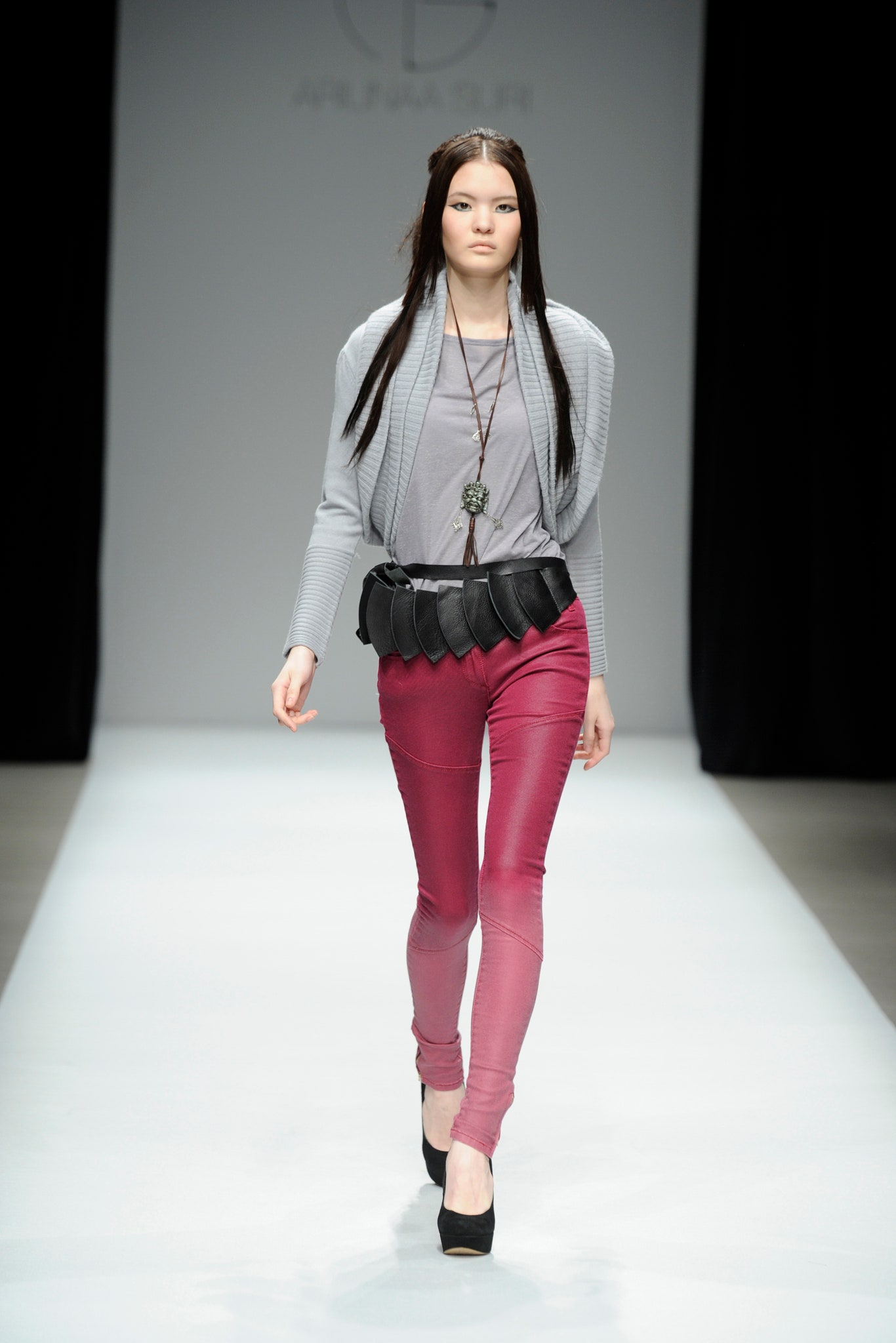 gray fitted top with pink pants