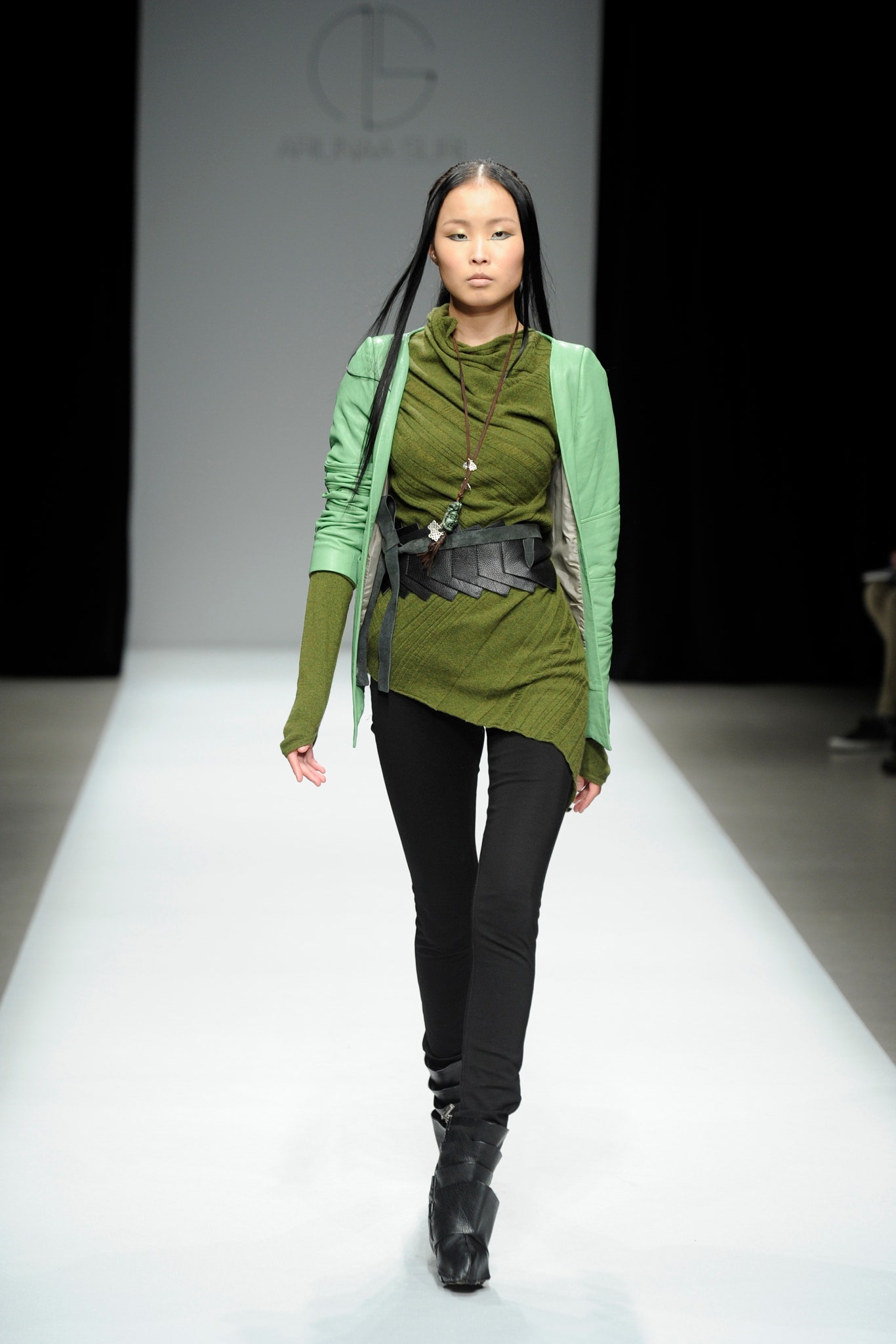 Ariunaa Suri F/W 13 Look 223