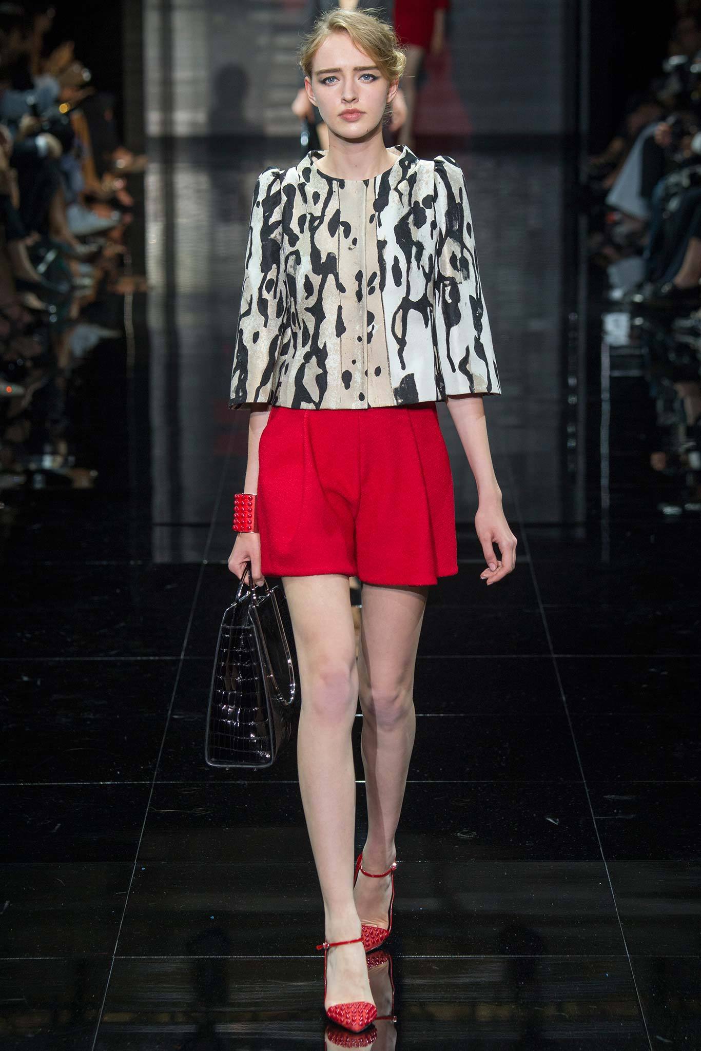 black silk short-sleeve collared fitted printed jacket