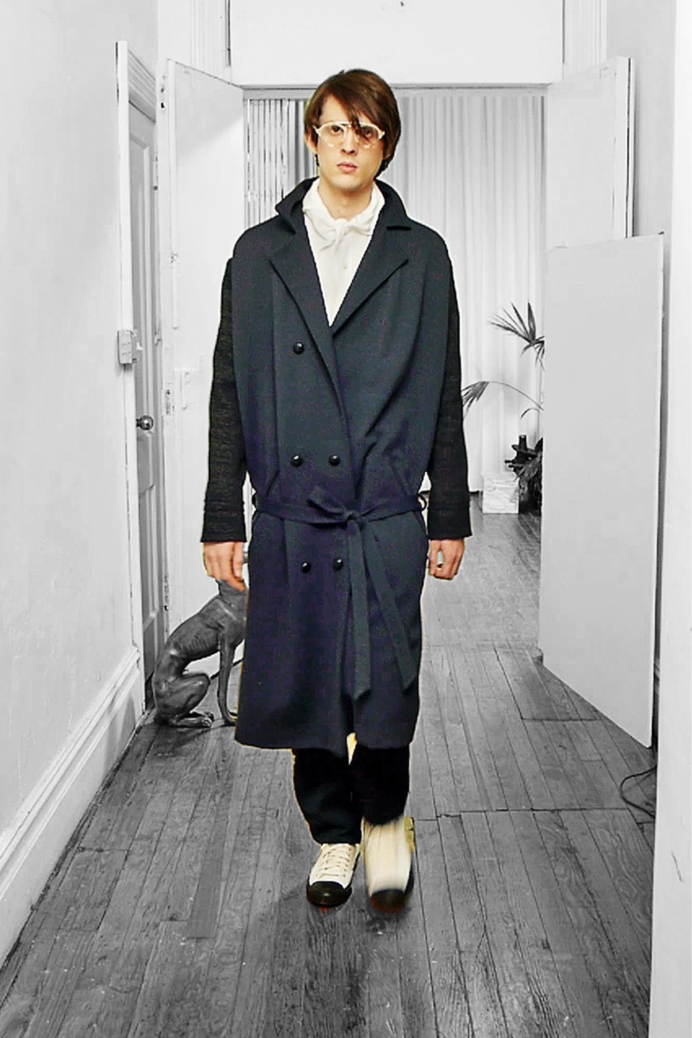 black wool long-sleeve collared tailored belted coat