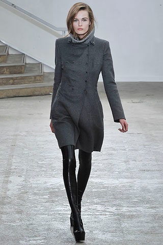 gray wool long-sleeve collared fitted midi coat