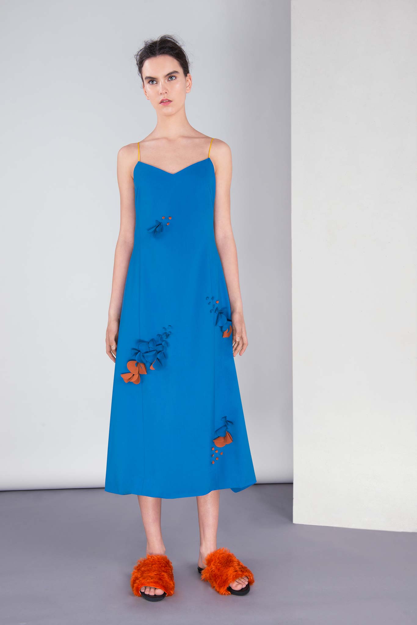 blue midi dress with orange shoes