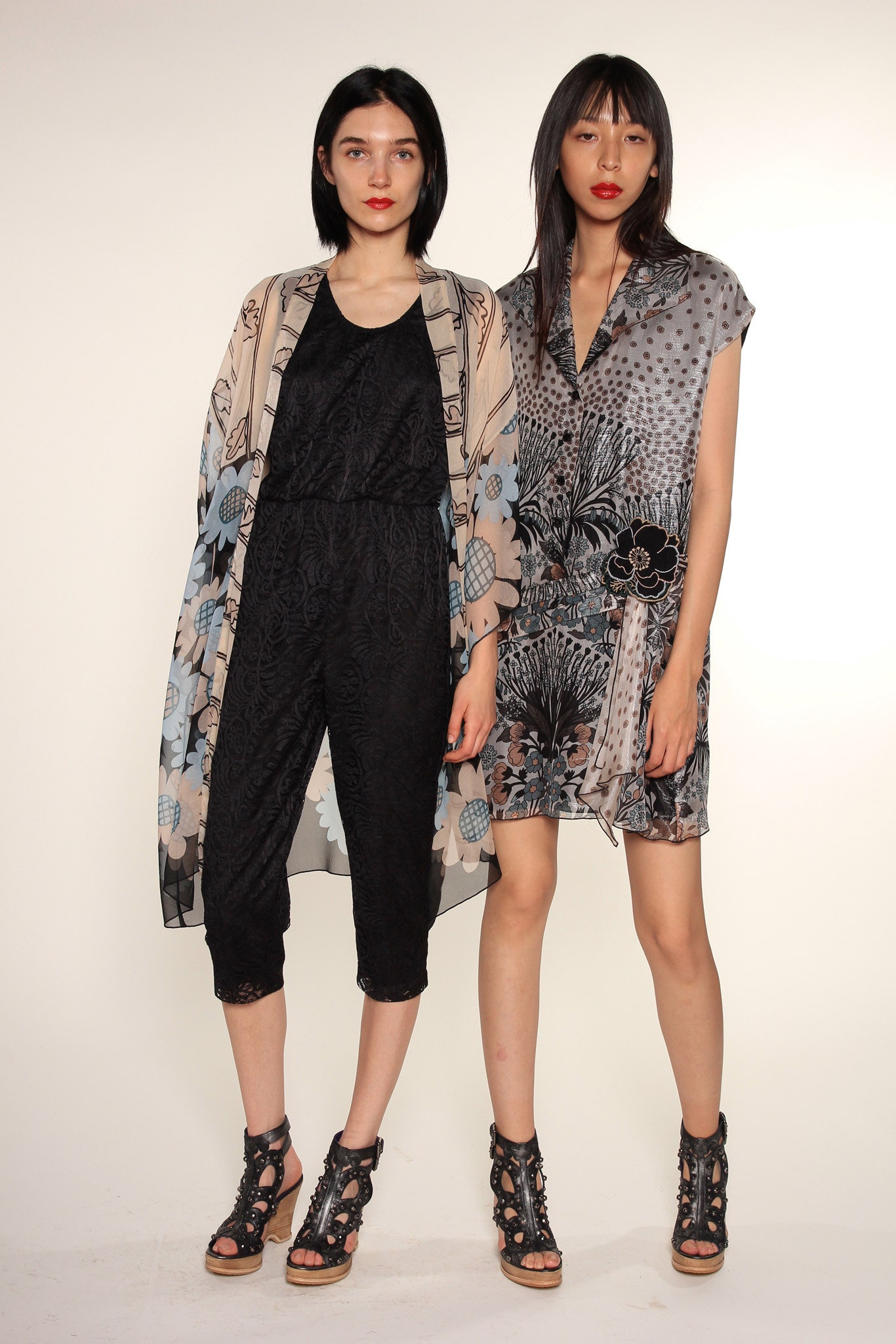 gray silk short-sleeve collared relaxed printed short dress