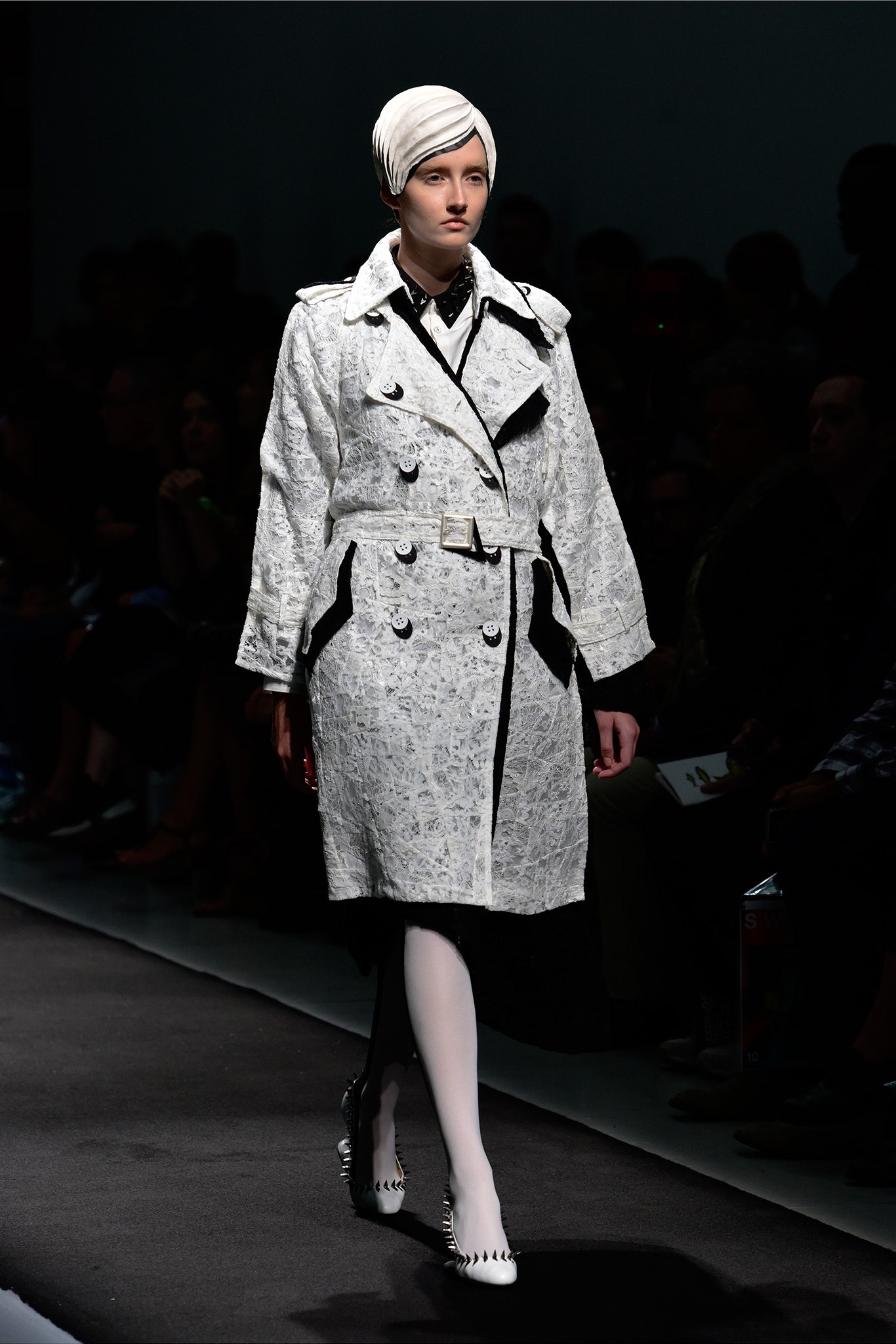 white lace long-sleeve collared relaxed embroidered coat