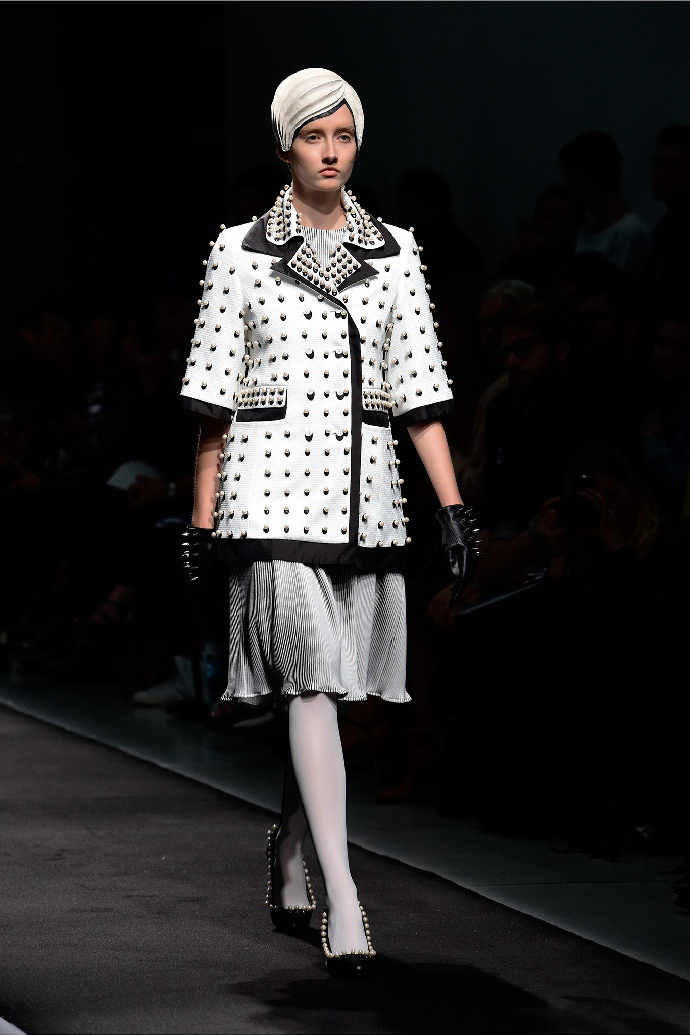 white cotton long-sleeve collared fitted buttoned spiked coat