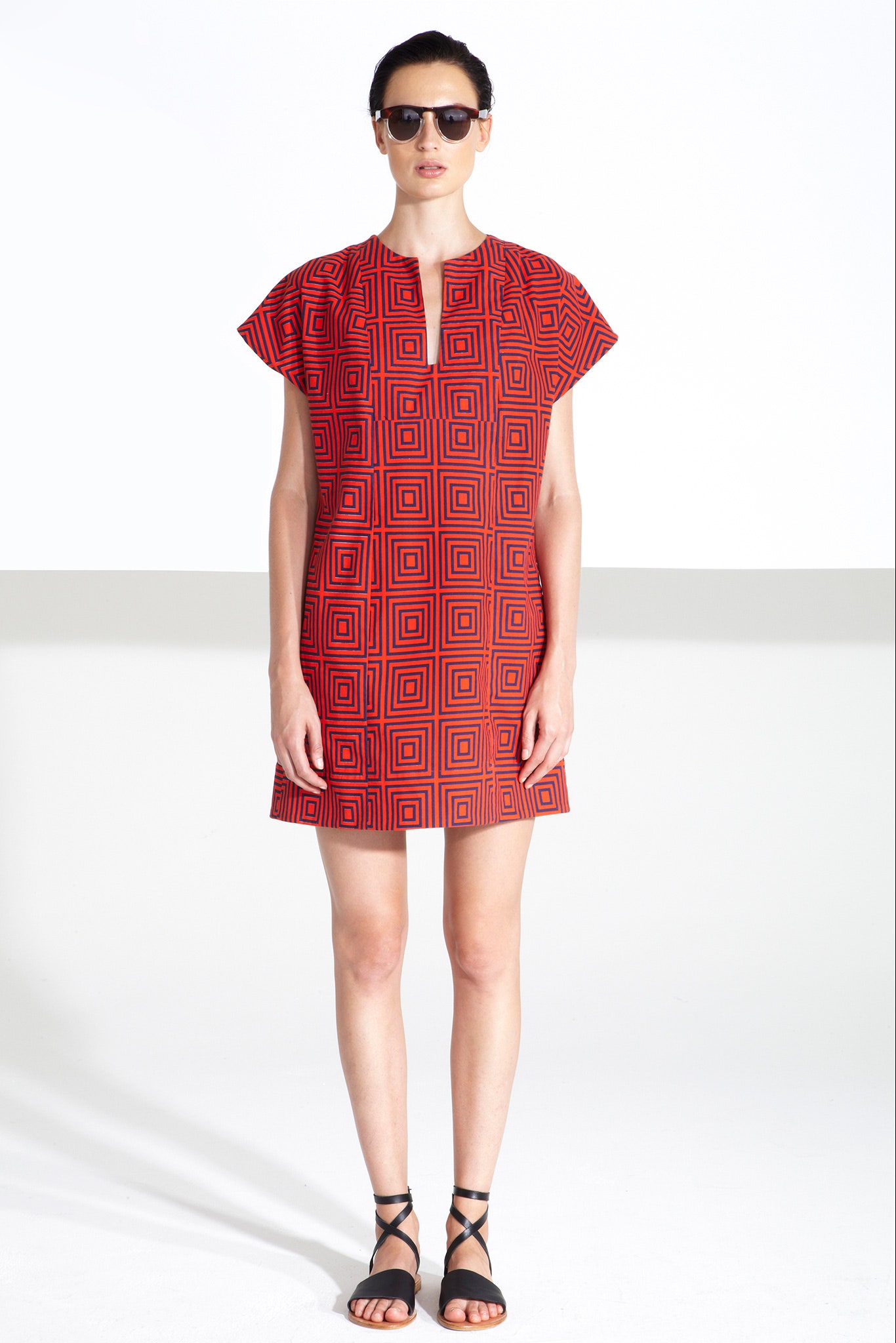 red cotton short-sleeve collared fitted printed short dress