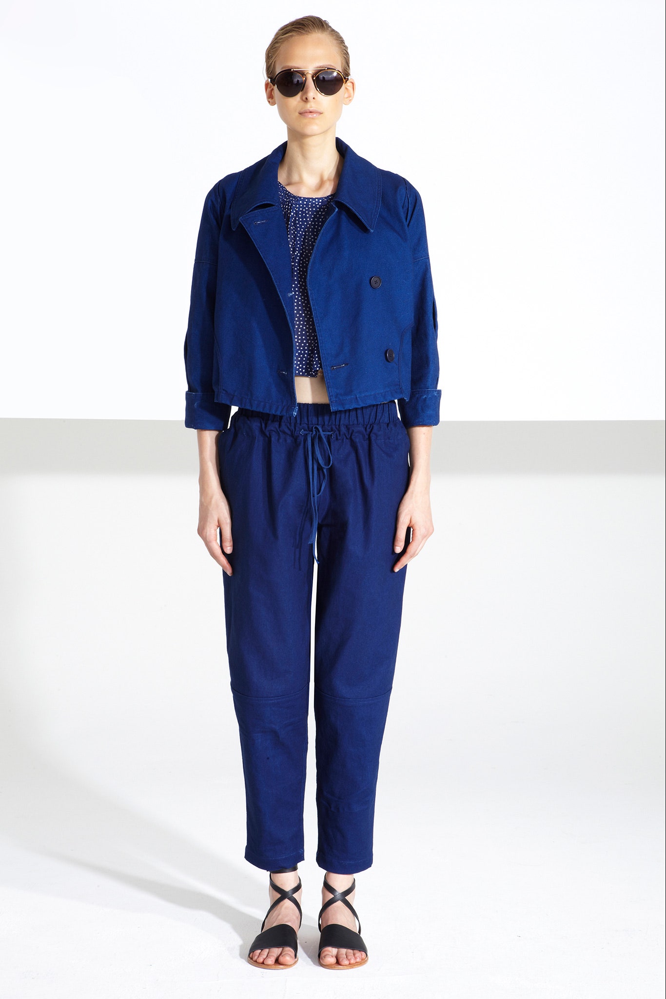 blue cotton sleeveless collared fitted printed cropped top