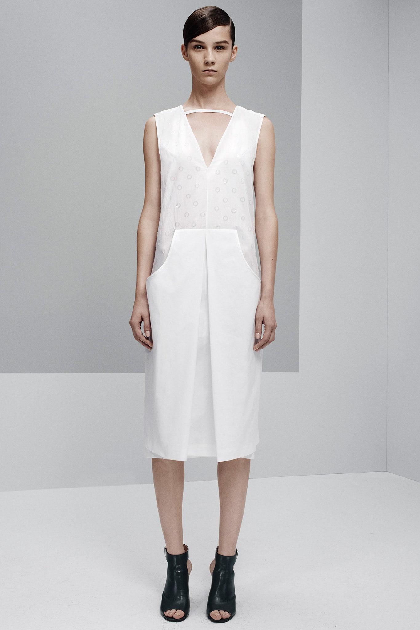 white fitted sleeveless dress