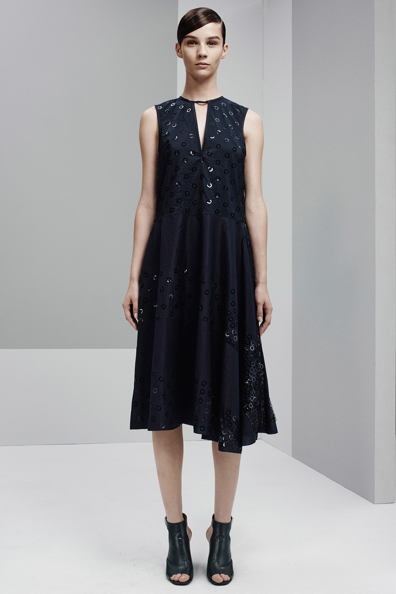 black fitted sleeveless dress