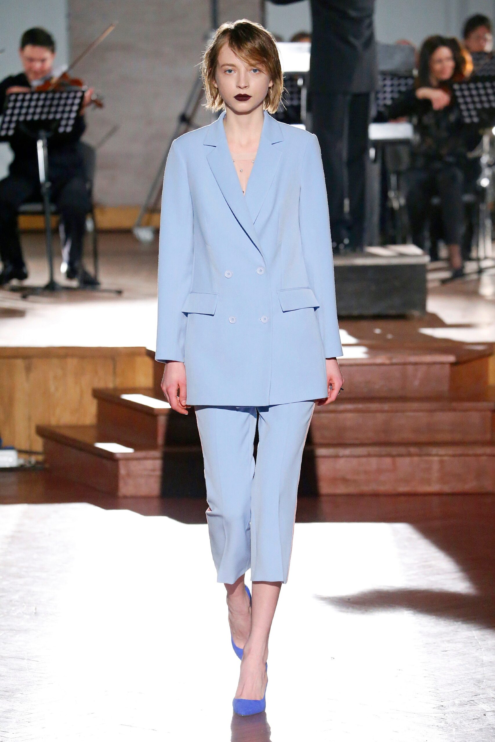 blue tailored straight-leg cropped pants
