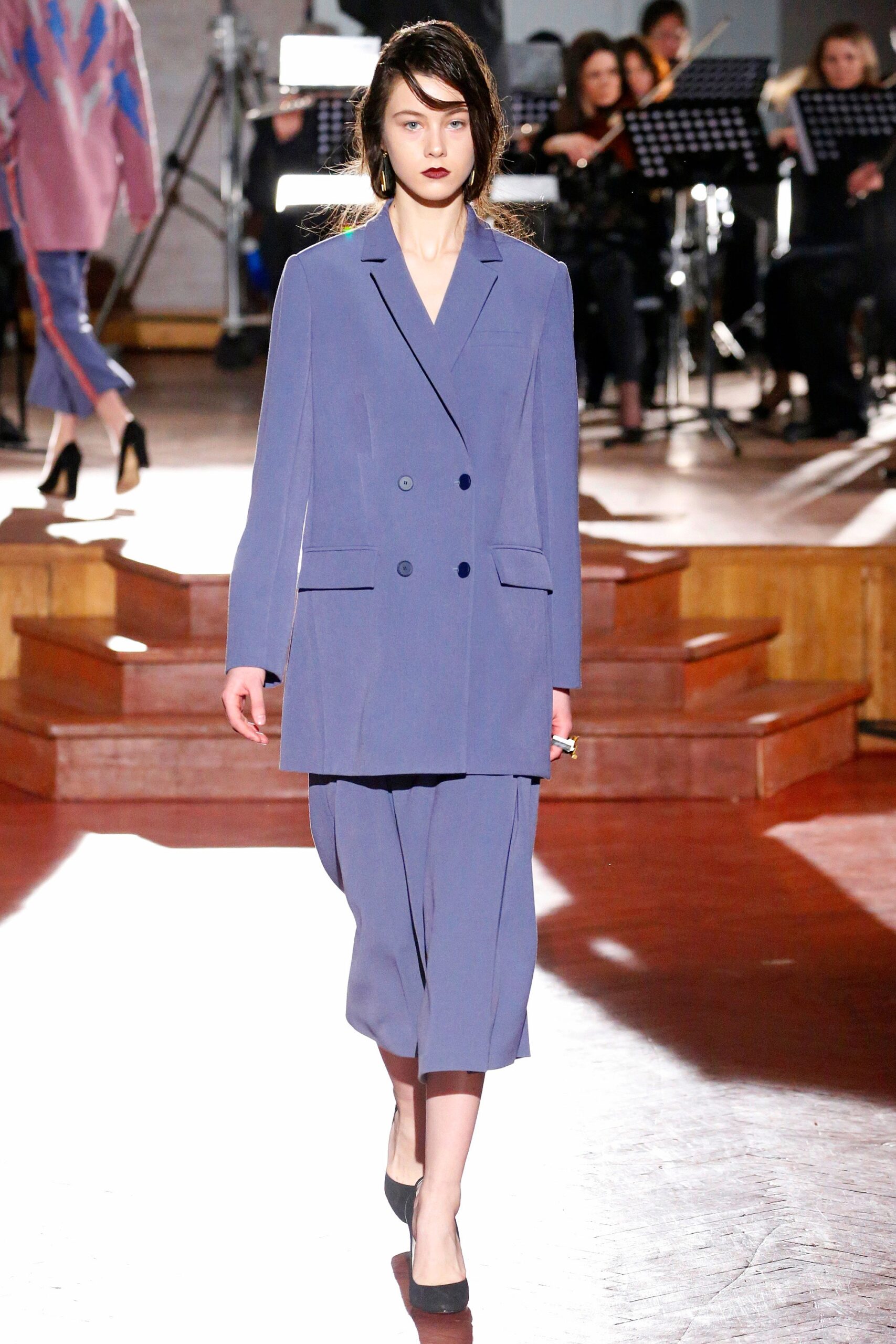 blue cotton long-sleeve collared relaxed buttoned wide-leg suit