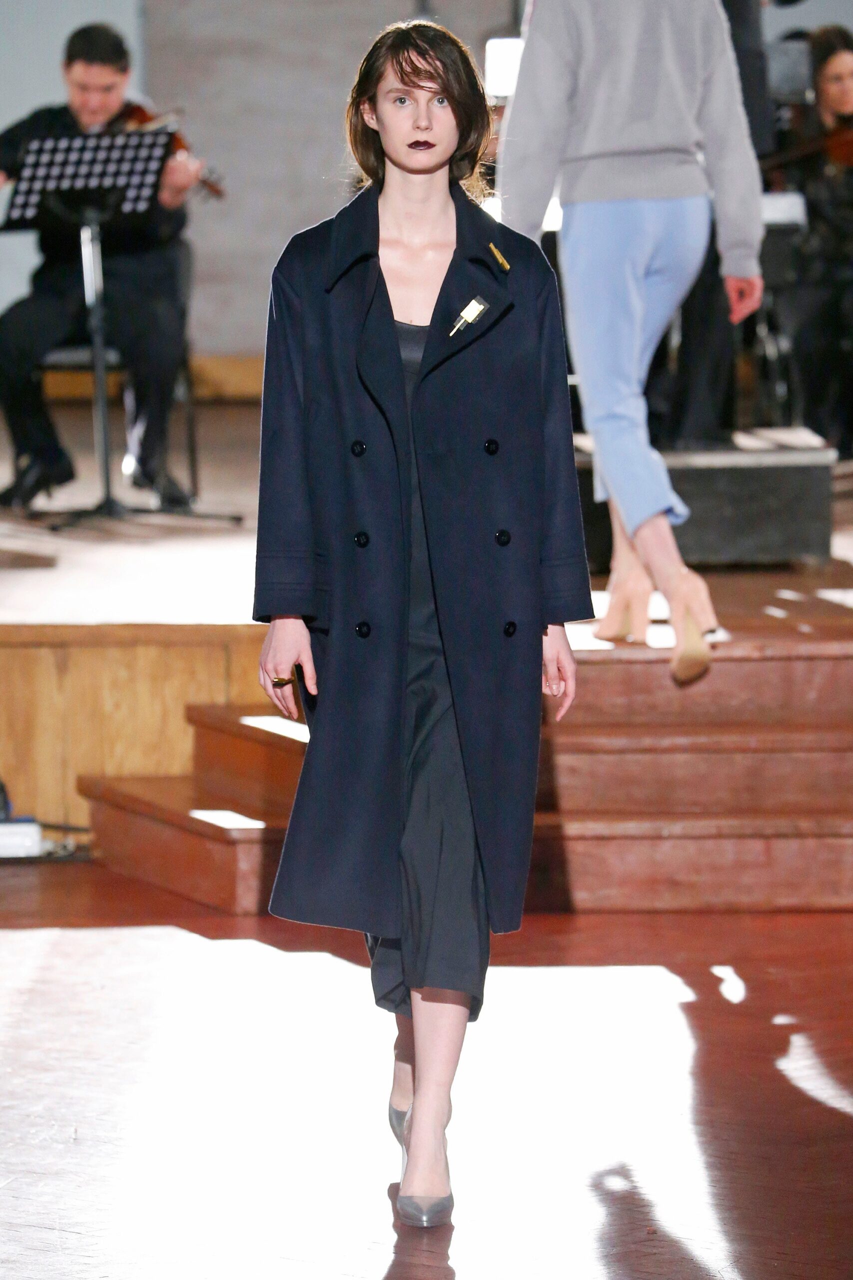 black wool long-sleeve collared relaxed buttoned coat