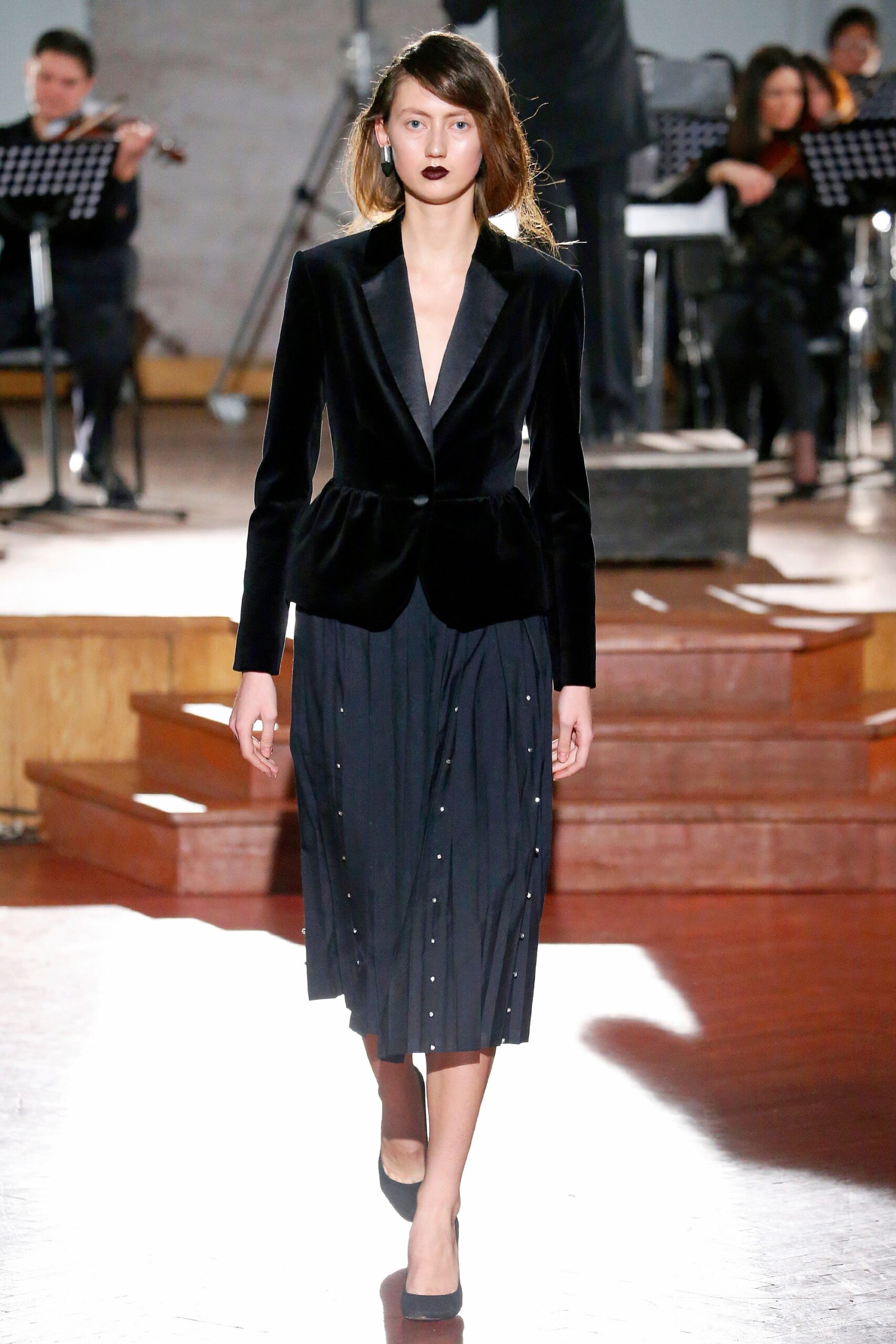black velvet long-sleeve v-neck tailored buttoned blazer