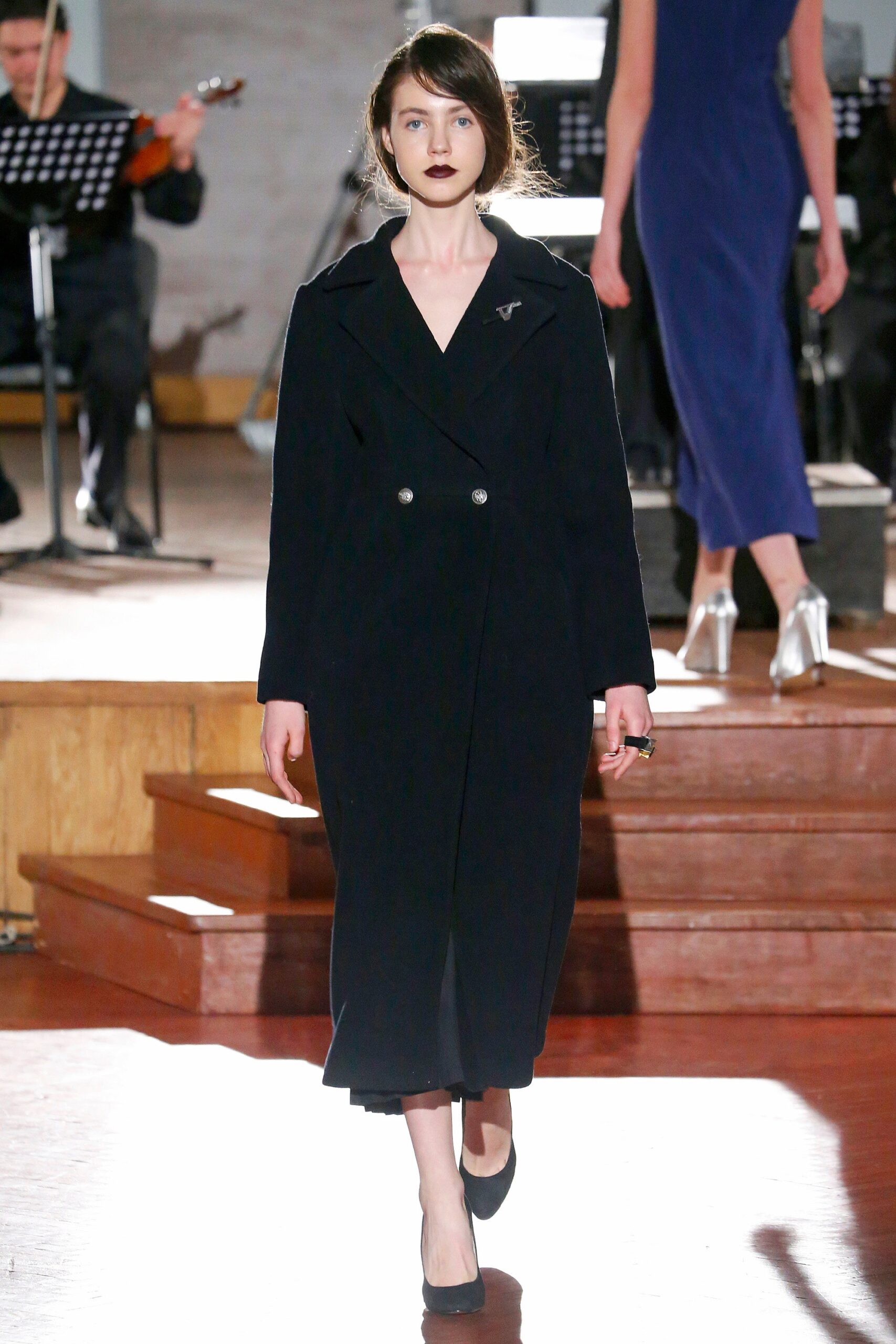black wool long-sleeve collared fitted straight-leg midi coat