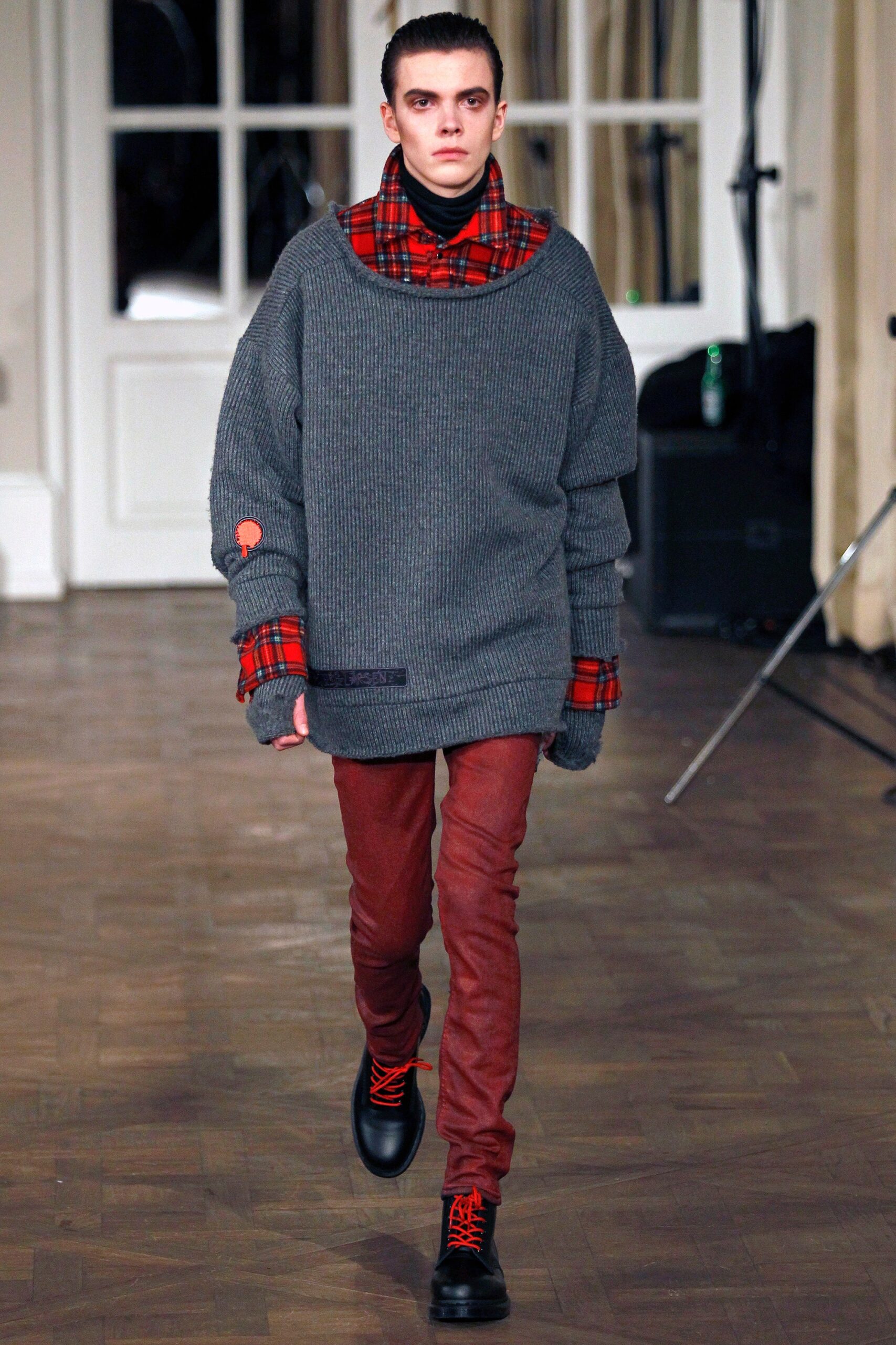 oversized gray sweater with red pants