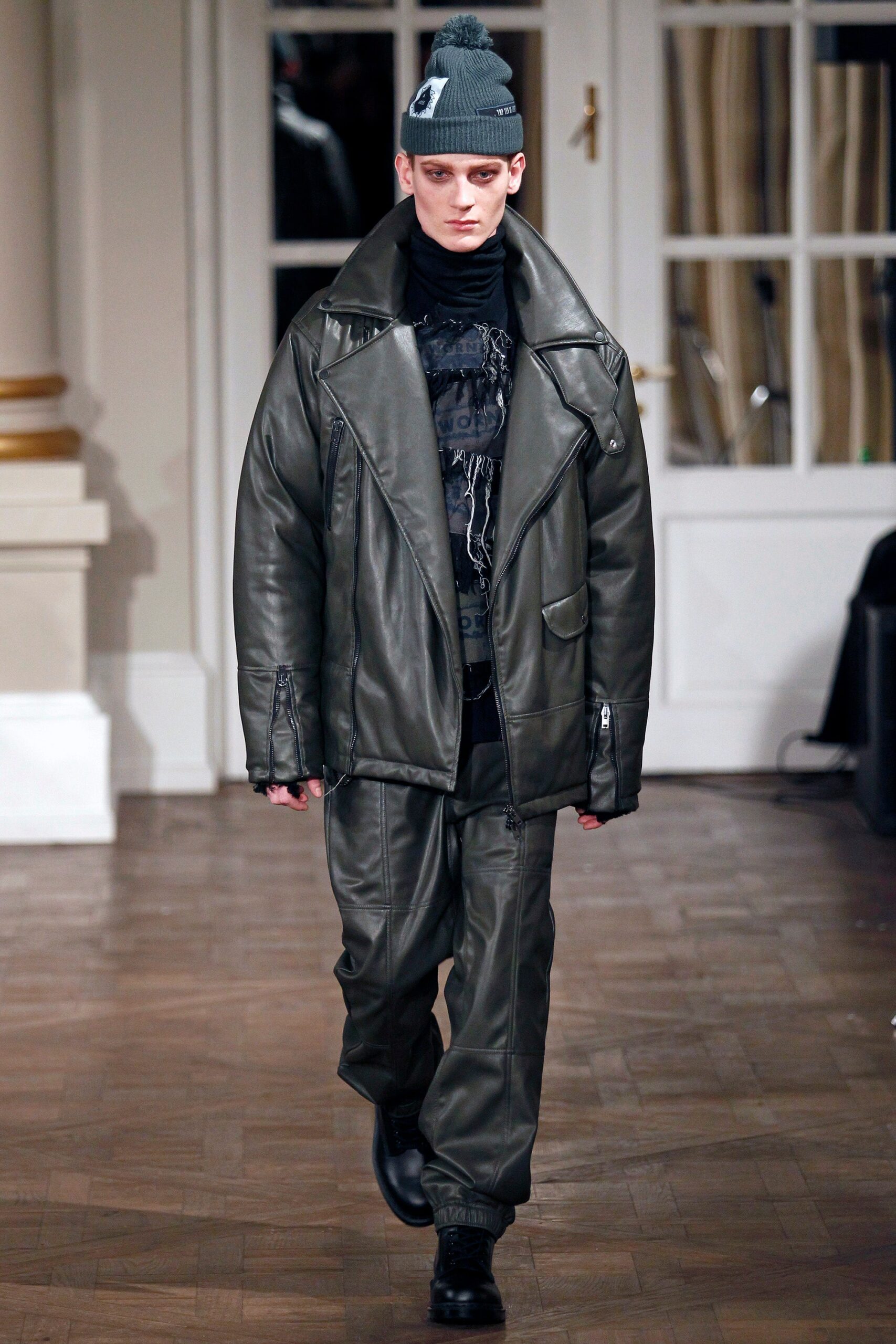 gray leather long-sleeve collared oversized zippered jacket