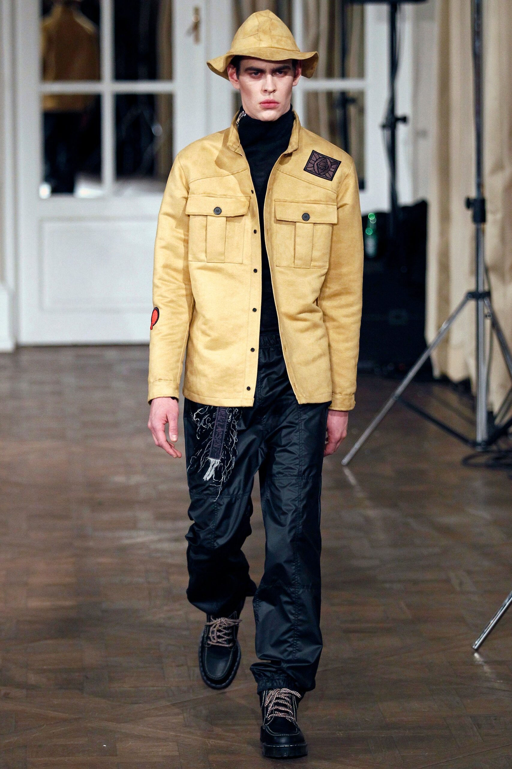 yellow cotton long-sleeve collared fitted buttoned pockets jacket