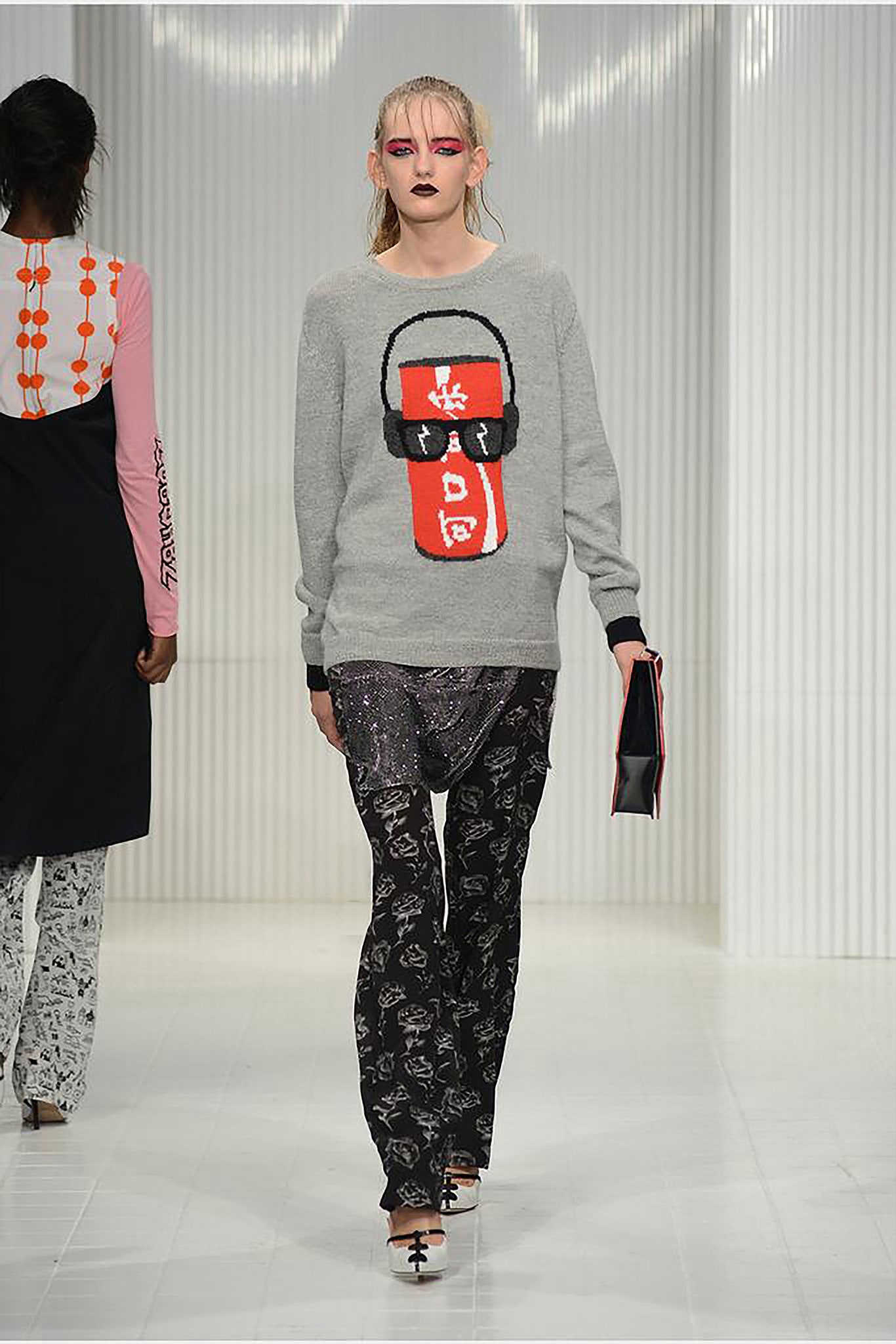 gray printed sweater and black pants