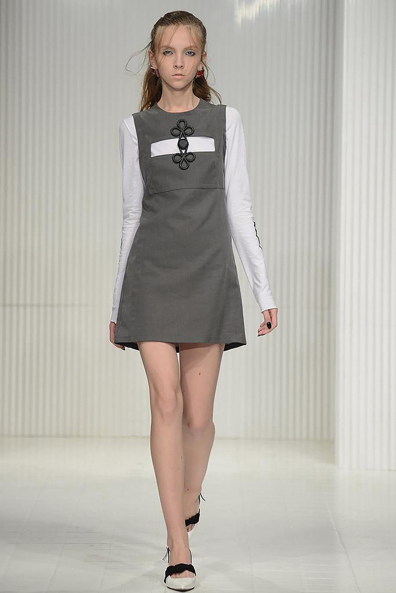 gray cotton sleeveless high-neck fitted straight-leg mini dress