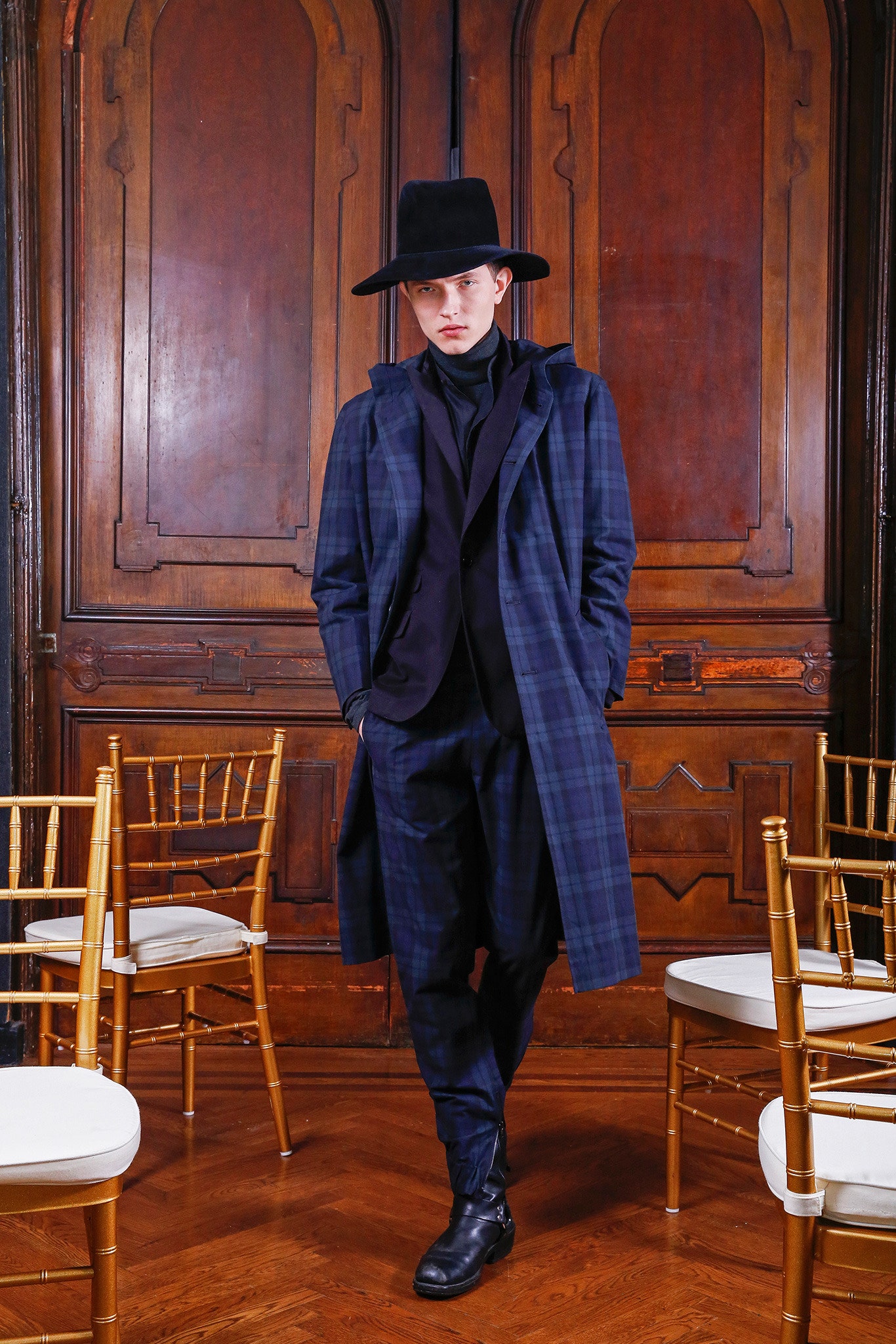 black wool long-sleeve collared fitted suit