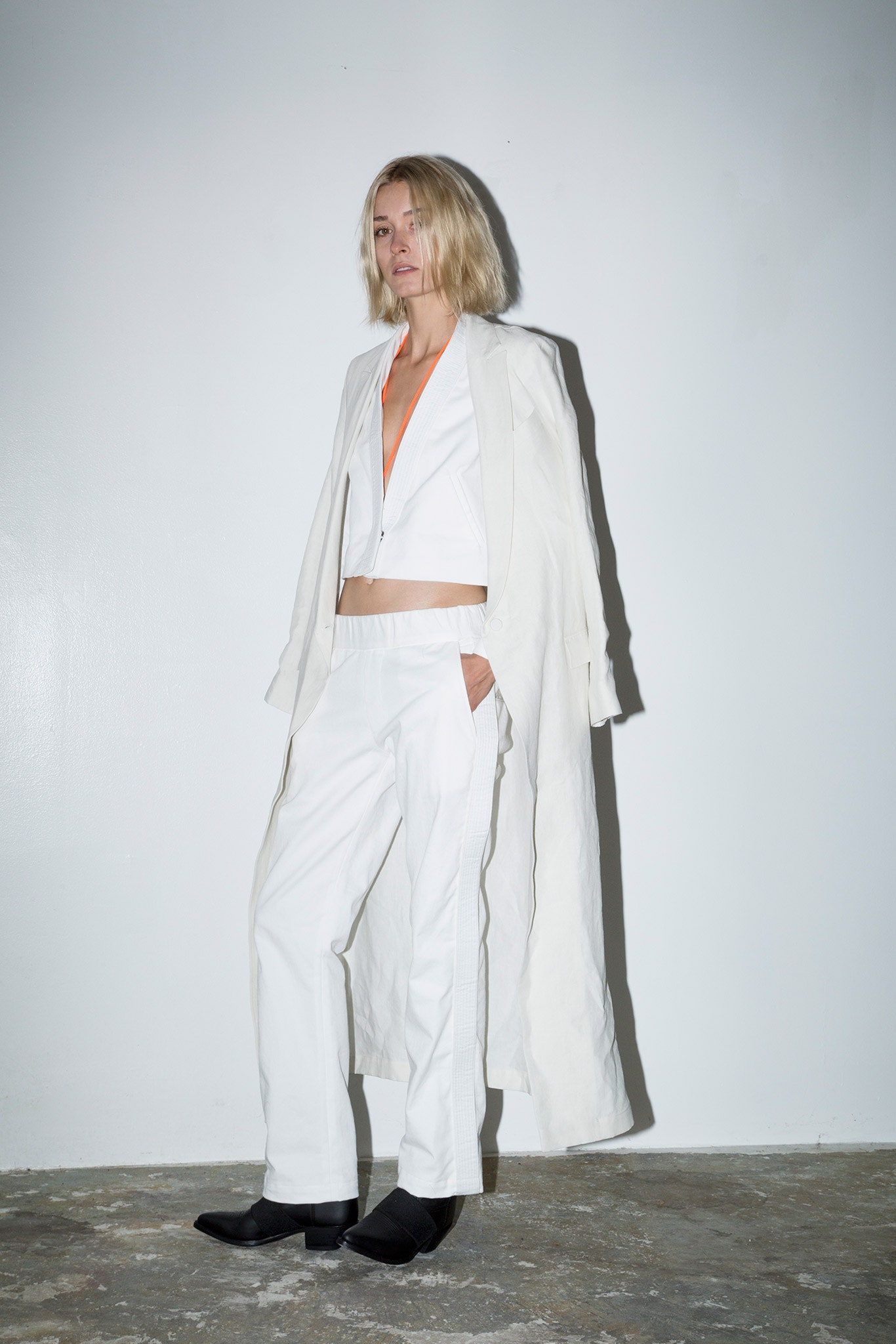white cotton short-sleeve collared fitted buttoned blazer
