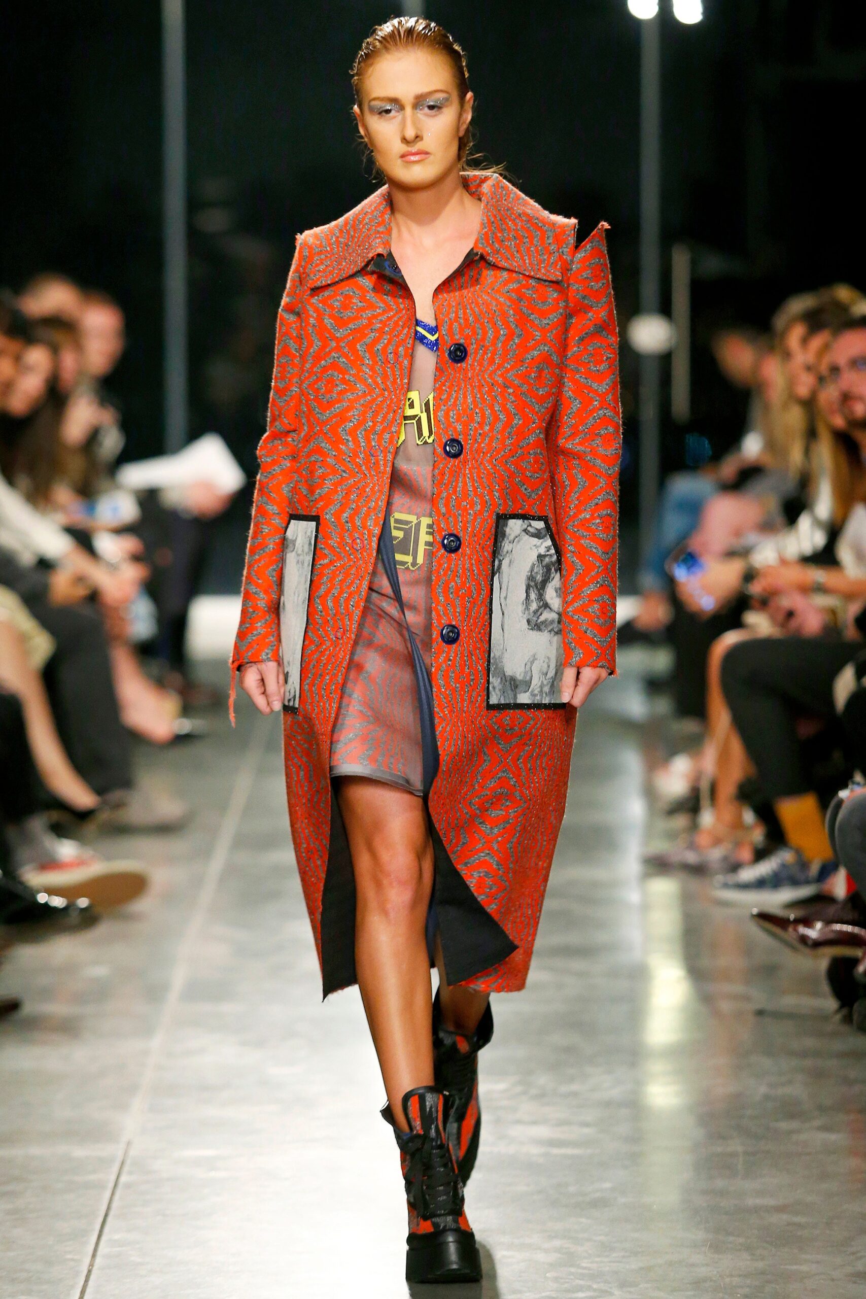 red cotton long-sleeve collared fitted printed buttoned coat