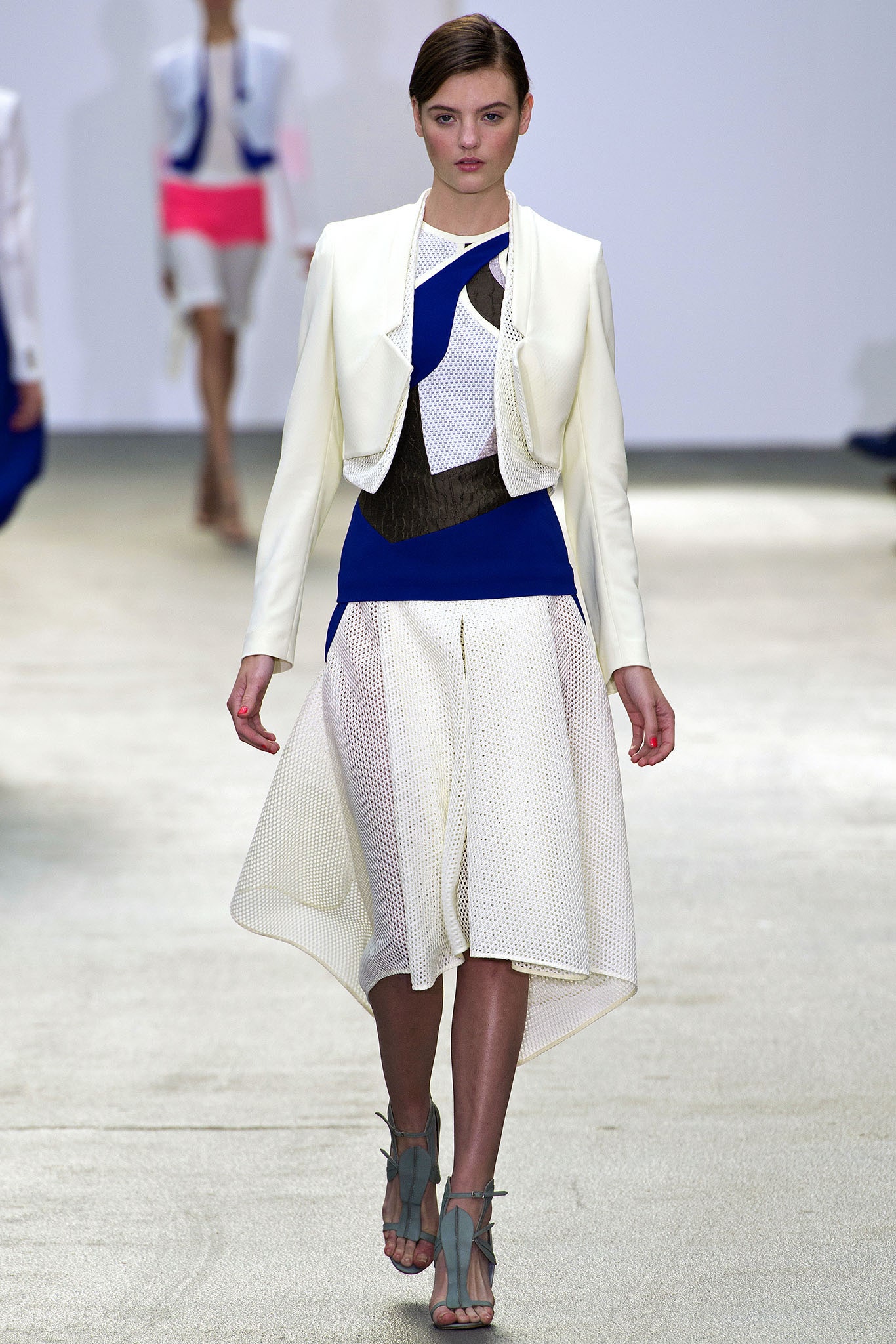 white cotton long-sleeve collared structured buttoned jacket