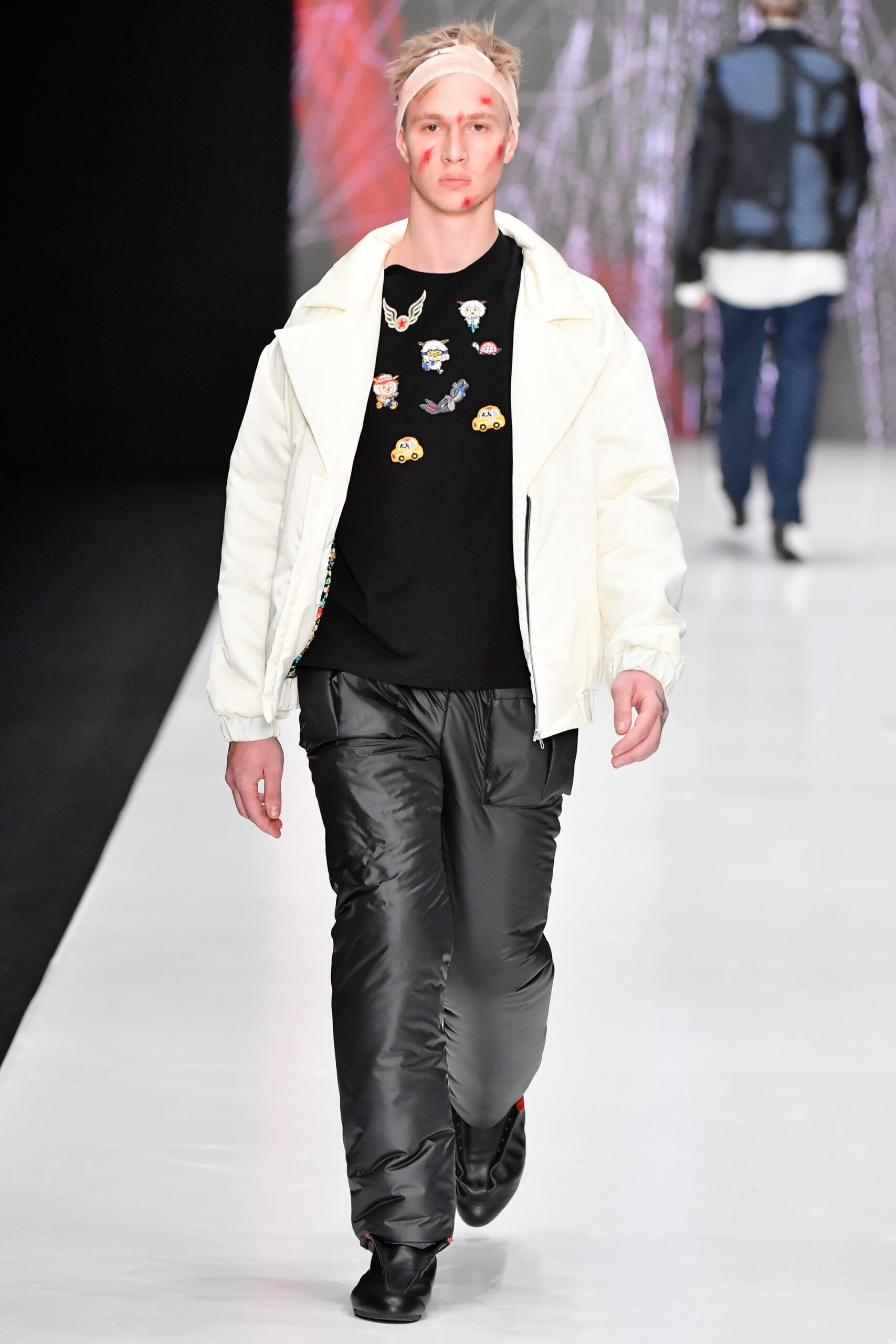 relaxed white jacket with black t-shirt