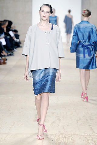 gray relaxed top with blue skirt