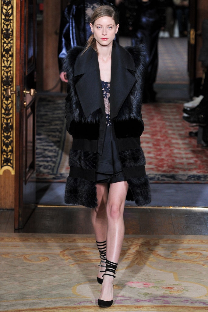 black fur long-sleeve collared fitted layered coat