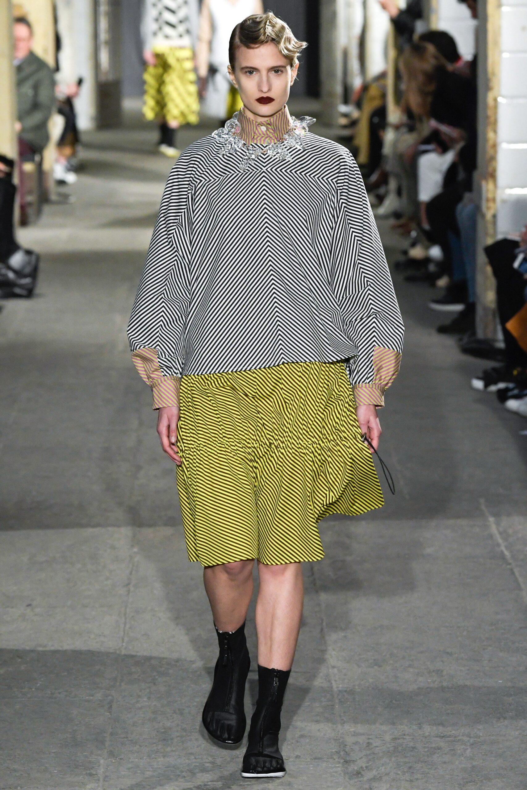 yellow fitted flared skirt