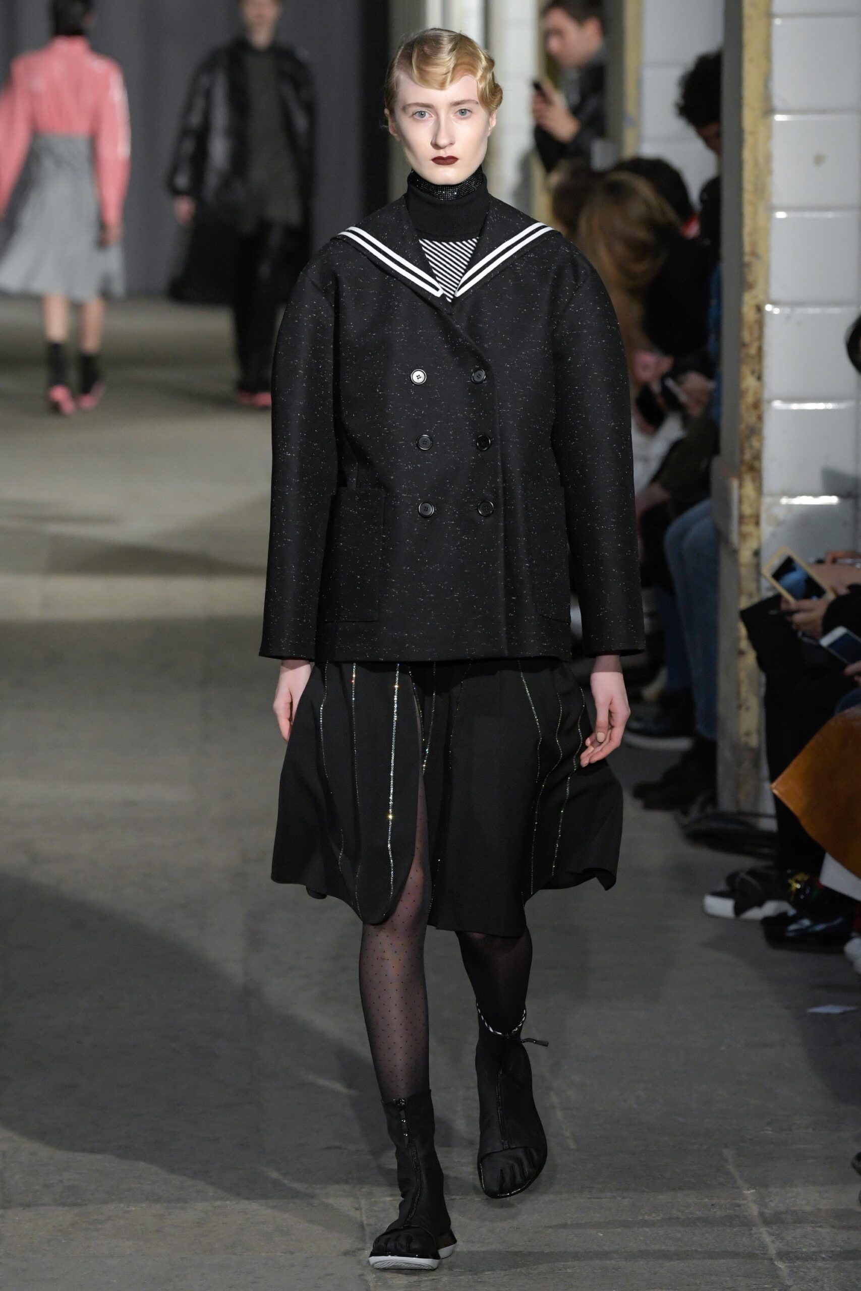 black wool long-sleeve collared oversized textured jacket