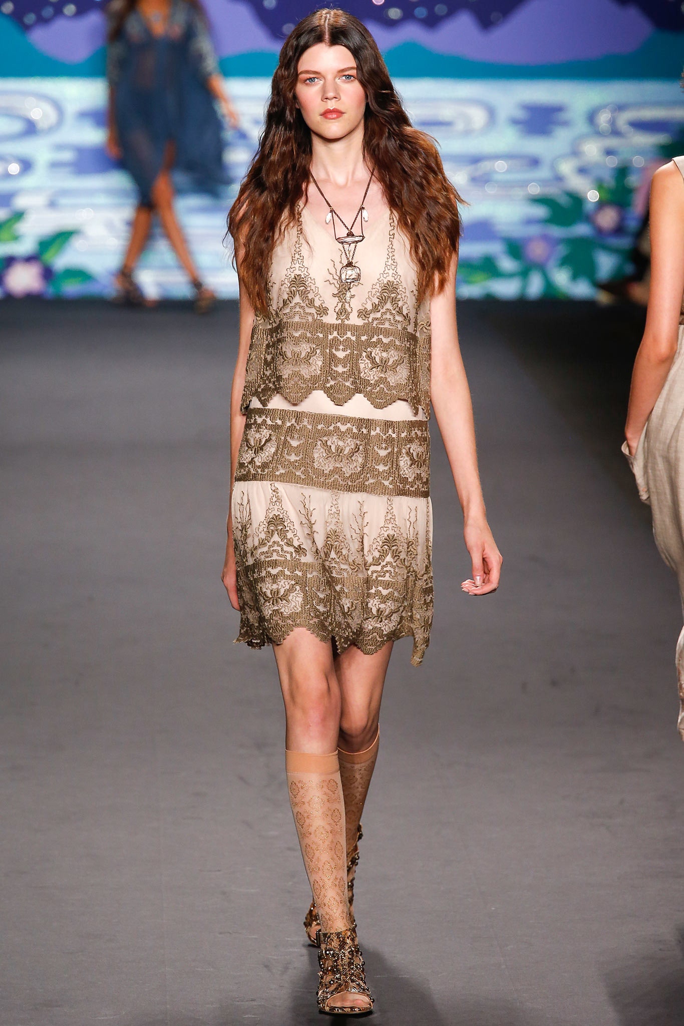 beige lace sleeveless dress