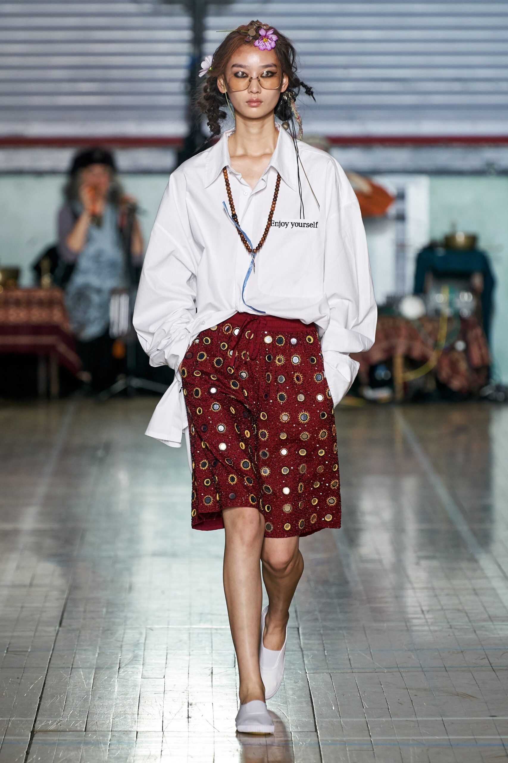red cotton relaxed printed short shorts