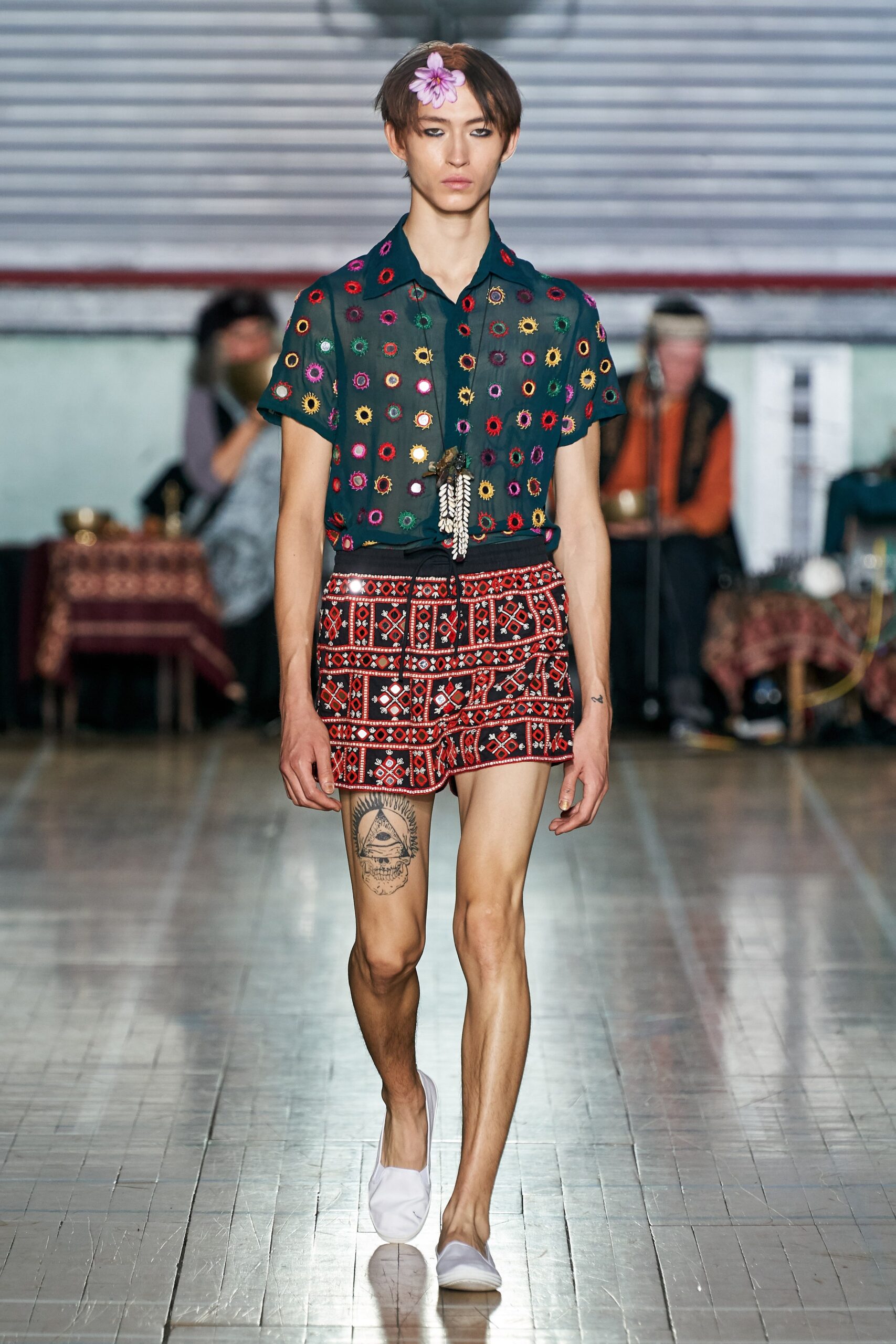 red cotton fitted printed short shorts