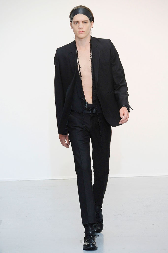 black tailored suit with slim pants