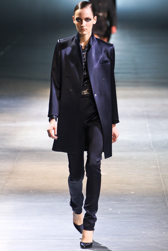 black silk long-sleeve collared tailored buttoned shiny blazer