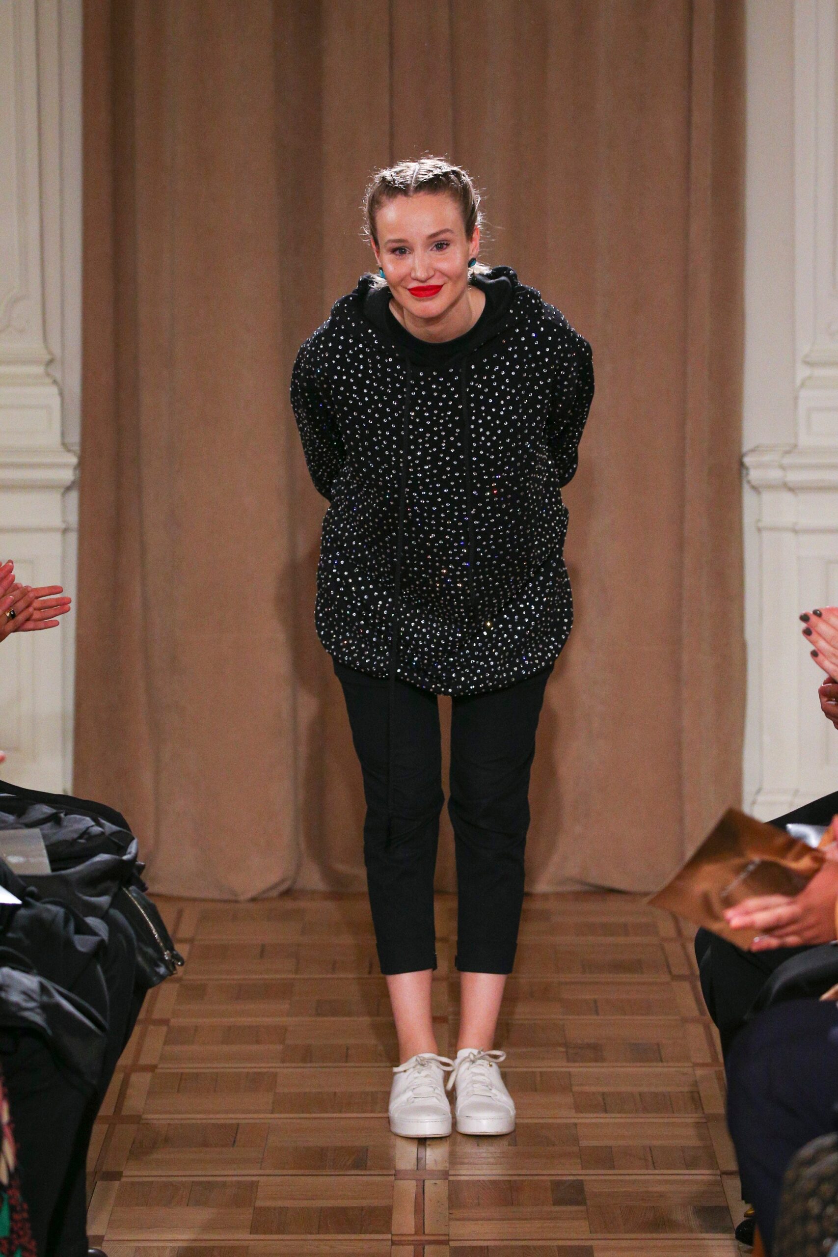 black and white relaxed hoodie outfit