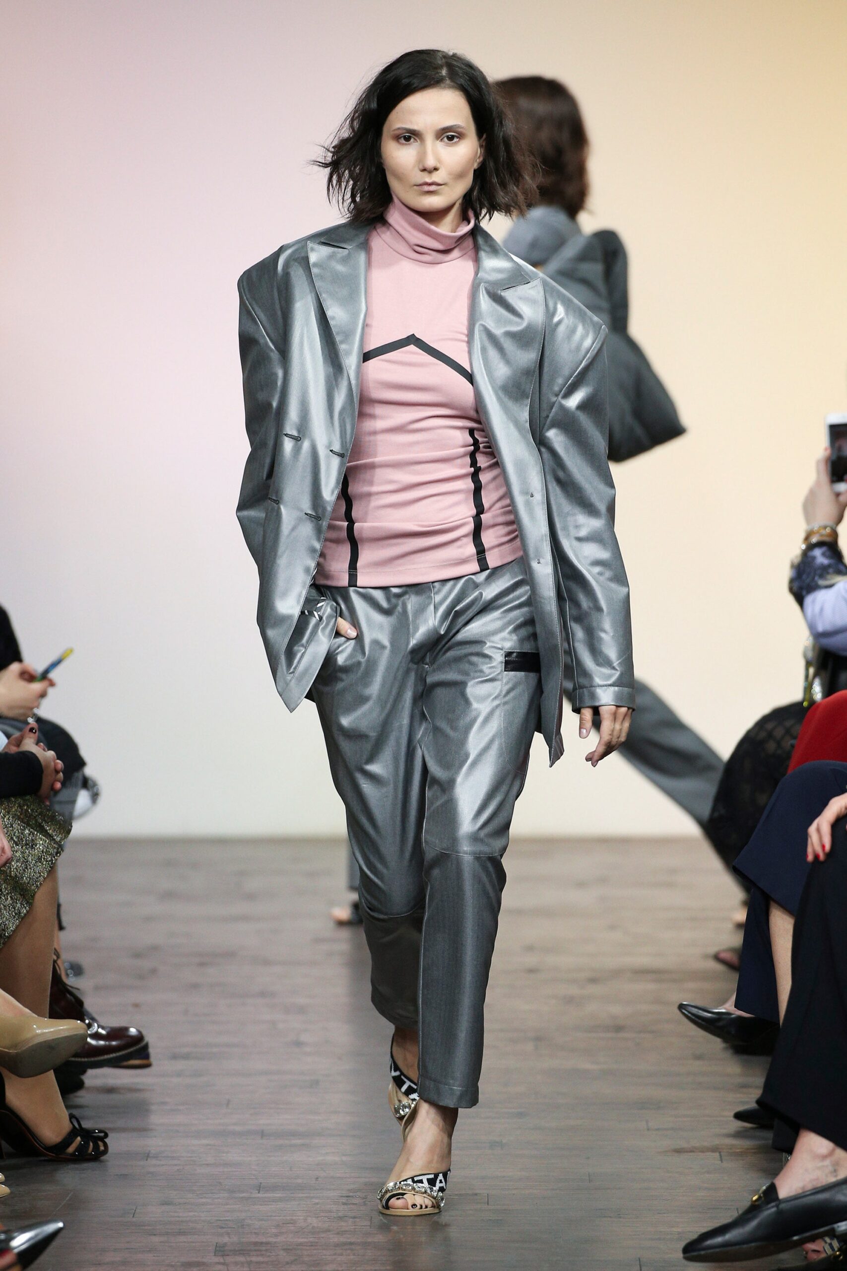 gray vinyl long-sleeve collared oversized zippered jacket