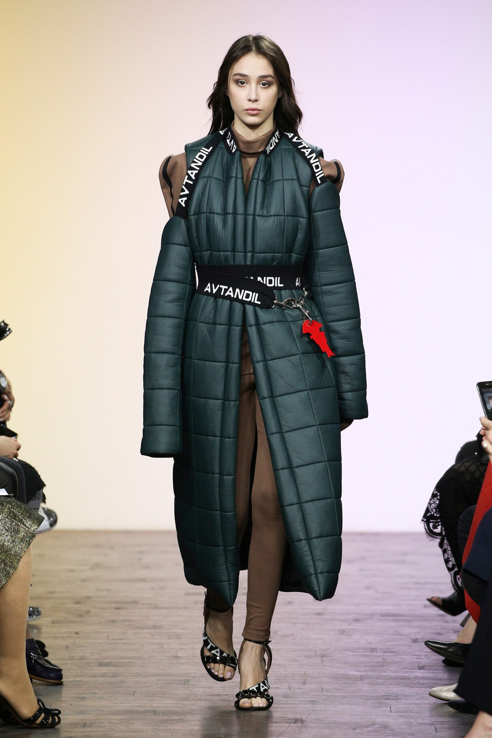 green long-sleeve collared relaxed padded zippered coat